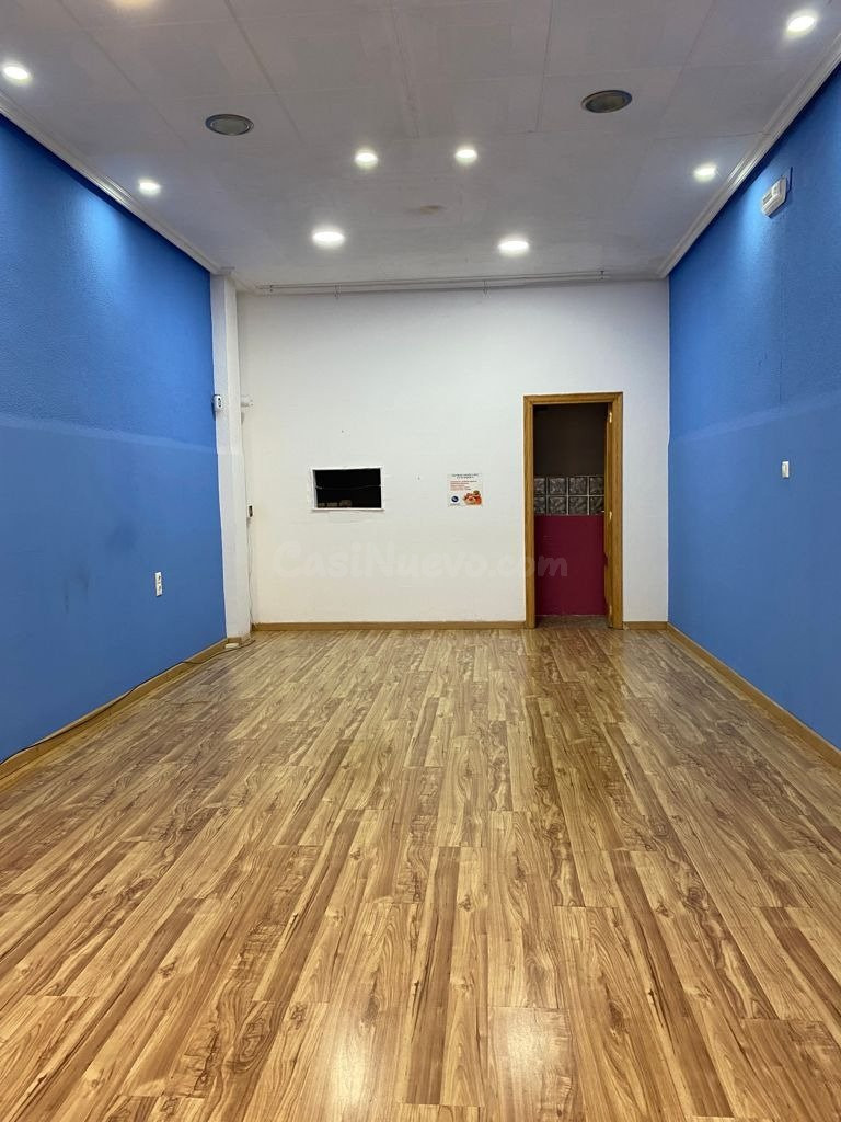 Local comercial en alquiler junto Estación de autobuses y Pa - foto 4