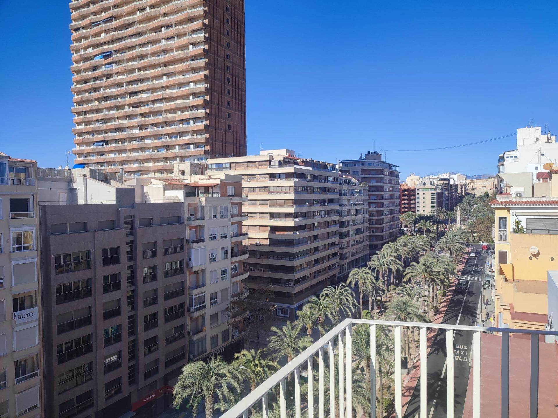 Vivienda totalmente reformada en pleno centro de Alicante co - foto 3