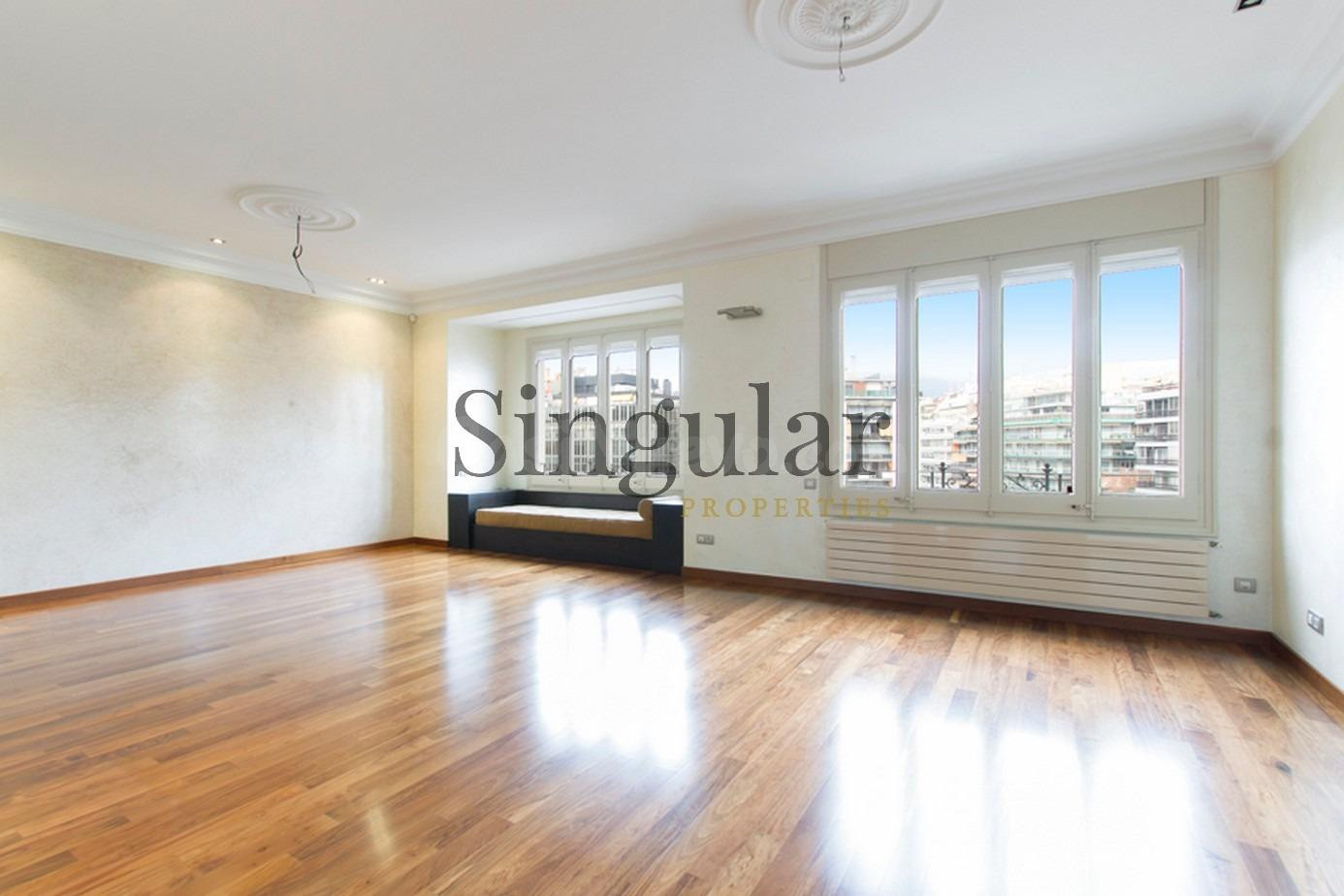 Precioso piso alto en finca clásica a pocos metros de France