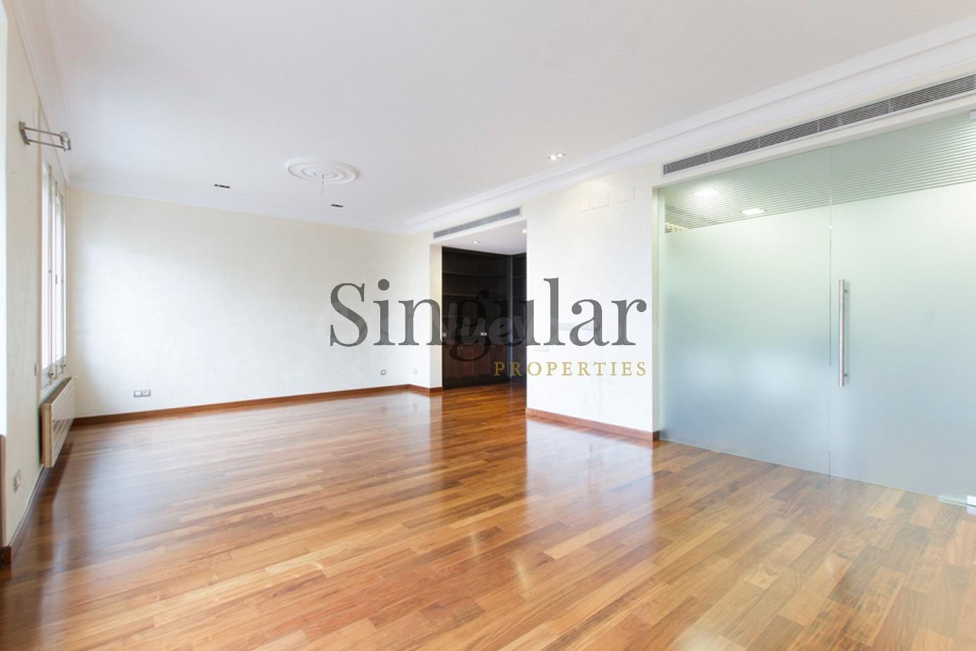 Precioso piso alto en finca clásica a pocos metros de France - foto 3