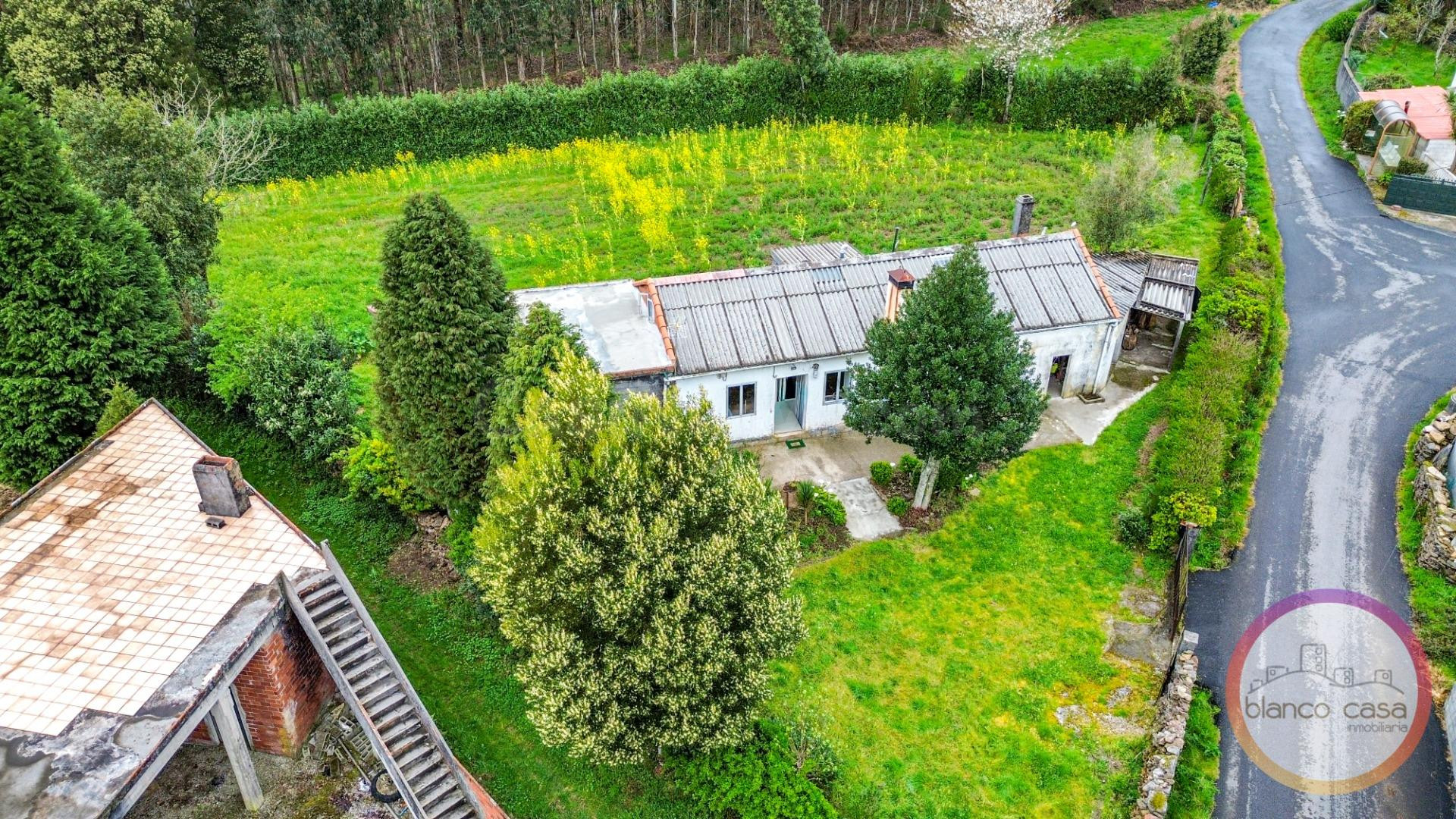 ¡CASA para ENTRAR a VIVIR  con 2.147 m2 de TERRENO por  SOLO 89.990€!