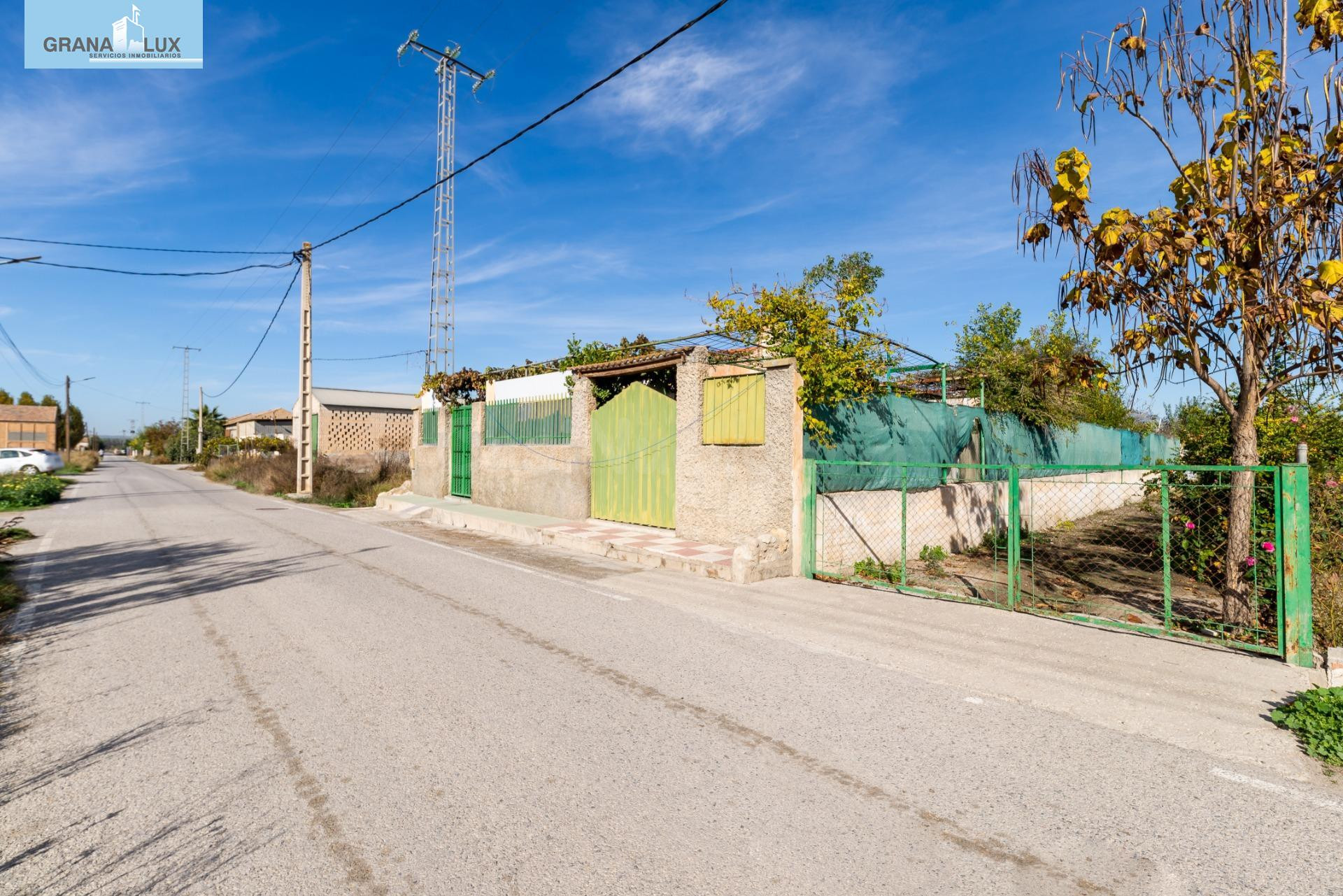 Amplia finca rústica con vivienda y terreno para proyecto a 
