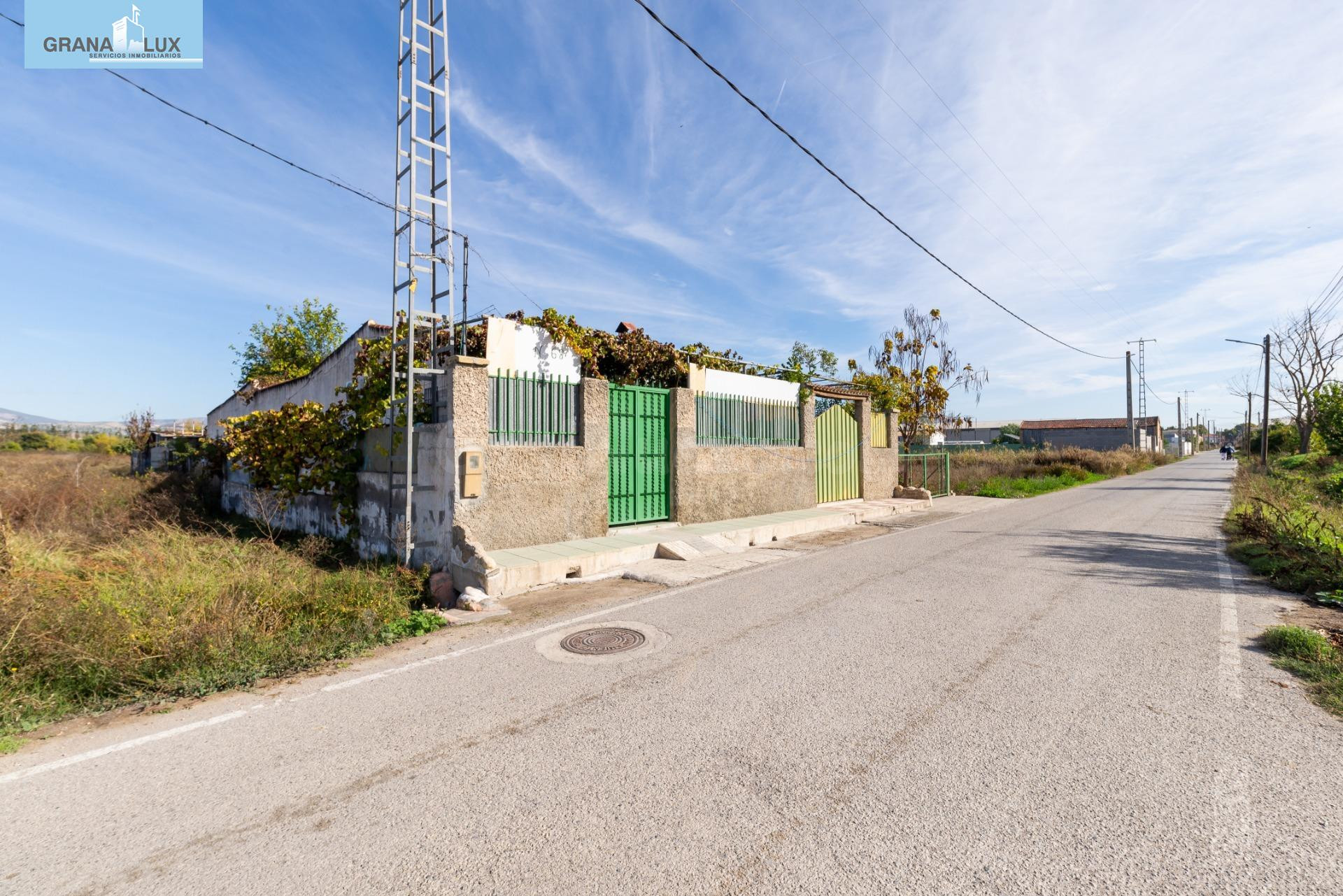 Amplia finca rústica con vivienda y terreno para proyecto a  - foto 2
