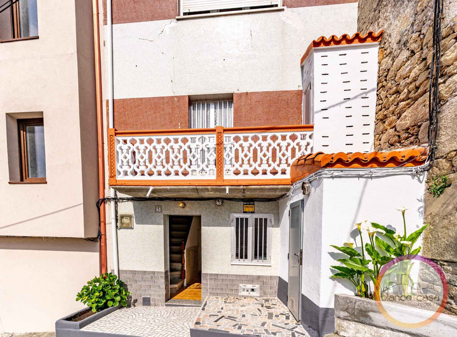 ¡CASA A 190 METROS DE LA PLAYA EN CORME CON VISTAS AL MAR POR 94.900€!