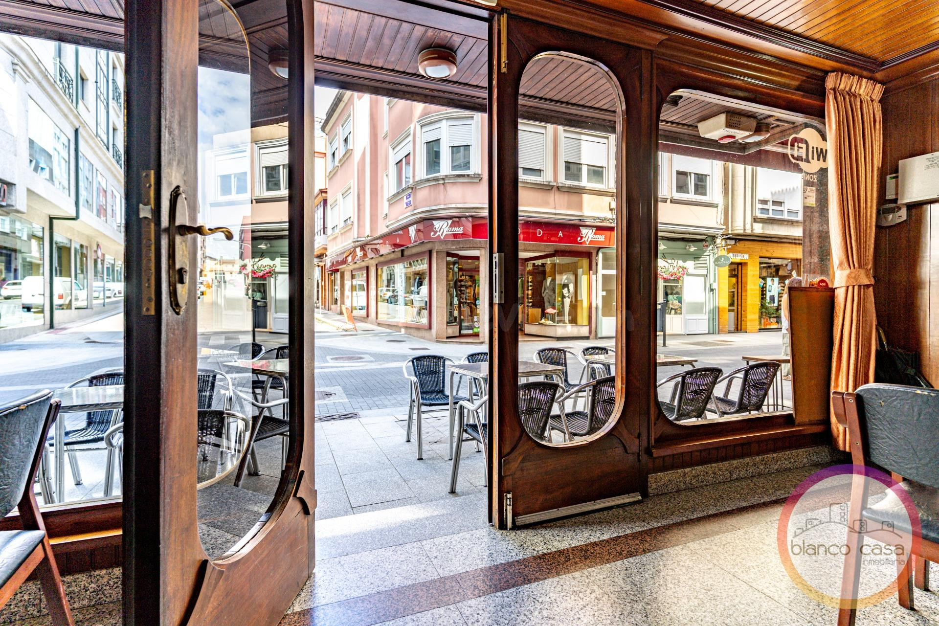 ¡BAR EN PLENO CENTRO DE CARBALLO POR 229.000€! - foto 2