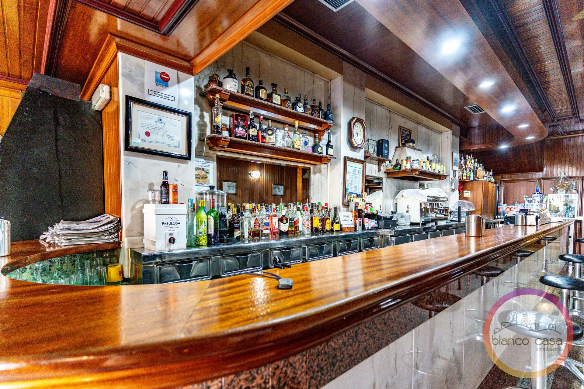 ¡BAR EN PLENO CENTRO DE CARBALLO POR 229.000€! - foto 3