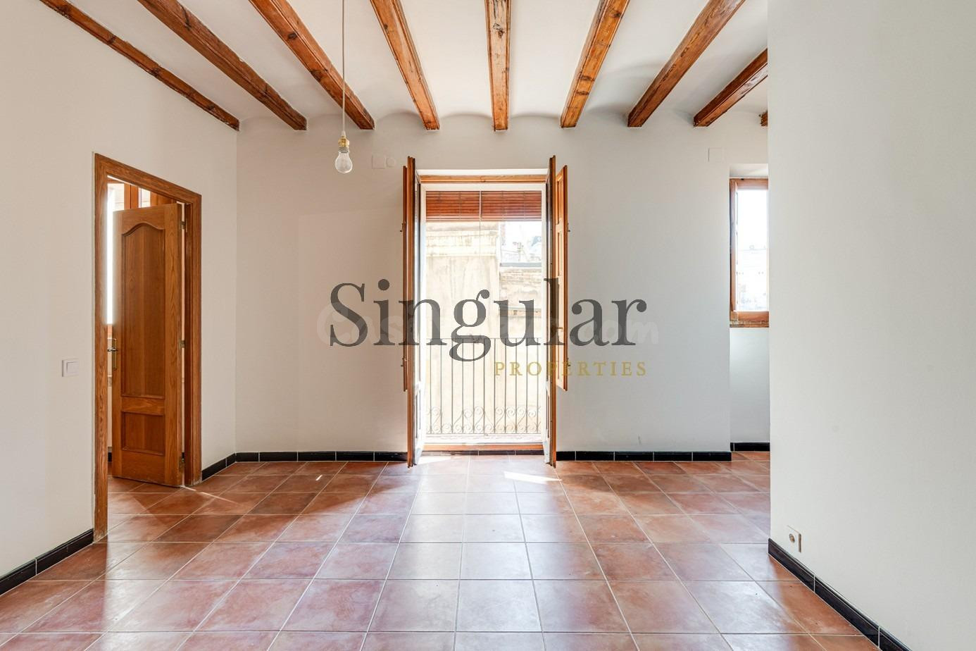 Piso reformado con encanto junto a Comtal - foto 2