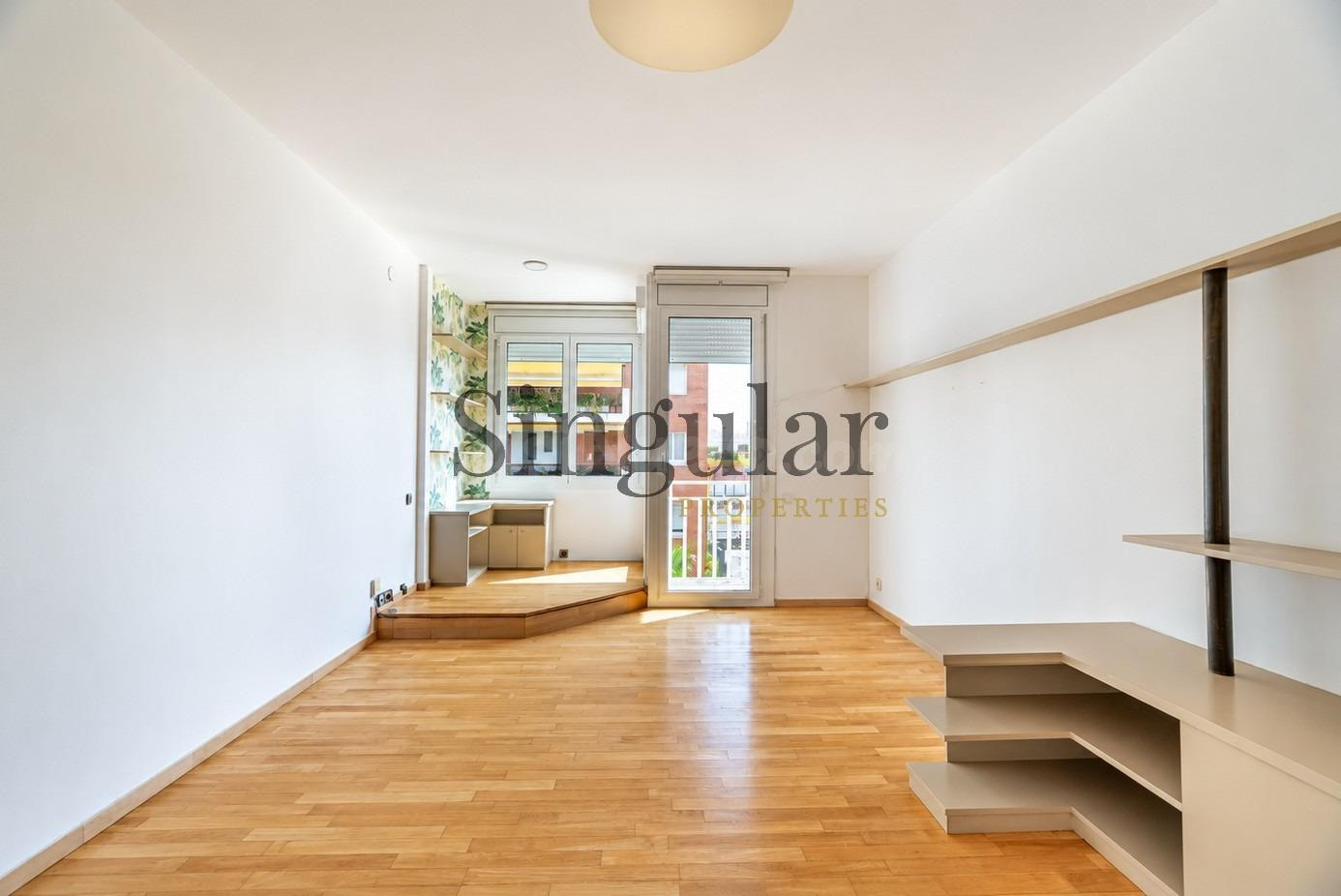 Exclusivo piso exterior con balcón y parking en el corazón de Sarrià - foto 4