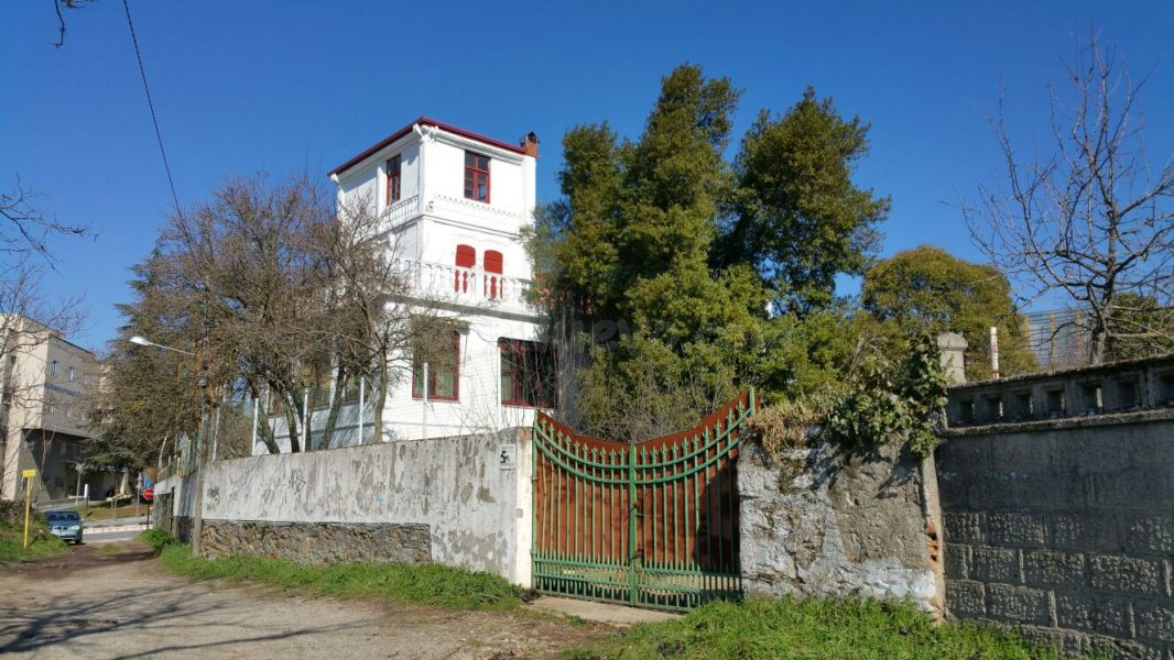 Casa con terreno 934m² en venta - Alta - foto 3