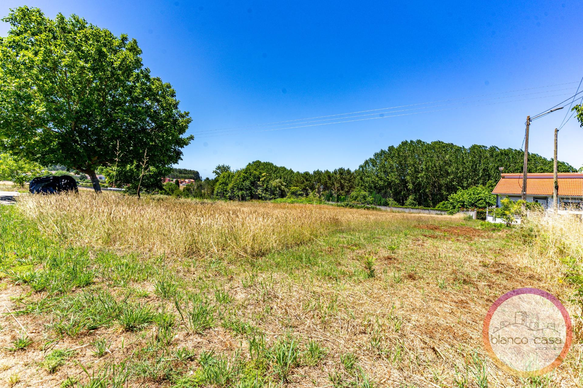 Gran SOLAR urbano de 1.594 m2 en VENTA a 2,5 Km de Carballo 