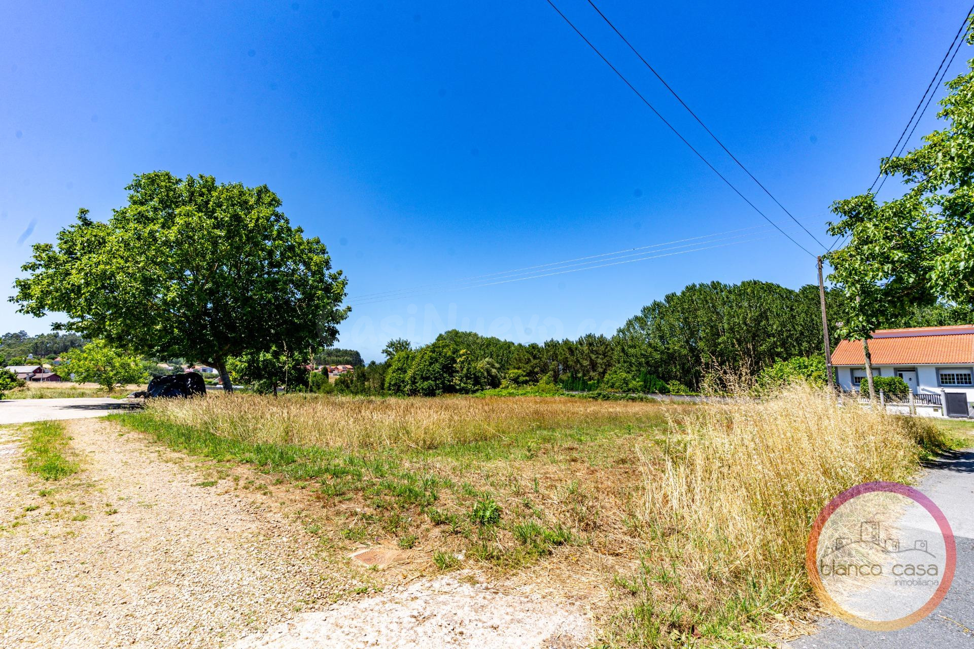 Gran SOLAR urbano de 1.594 m2 en VENTA a 2,5 Km de Carballo  - foto 2