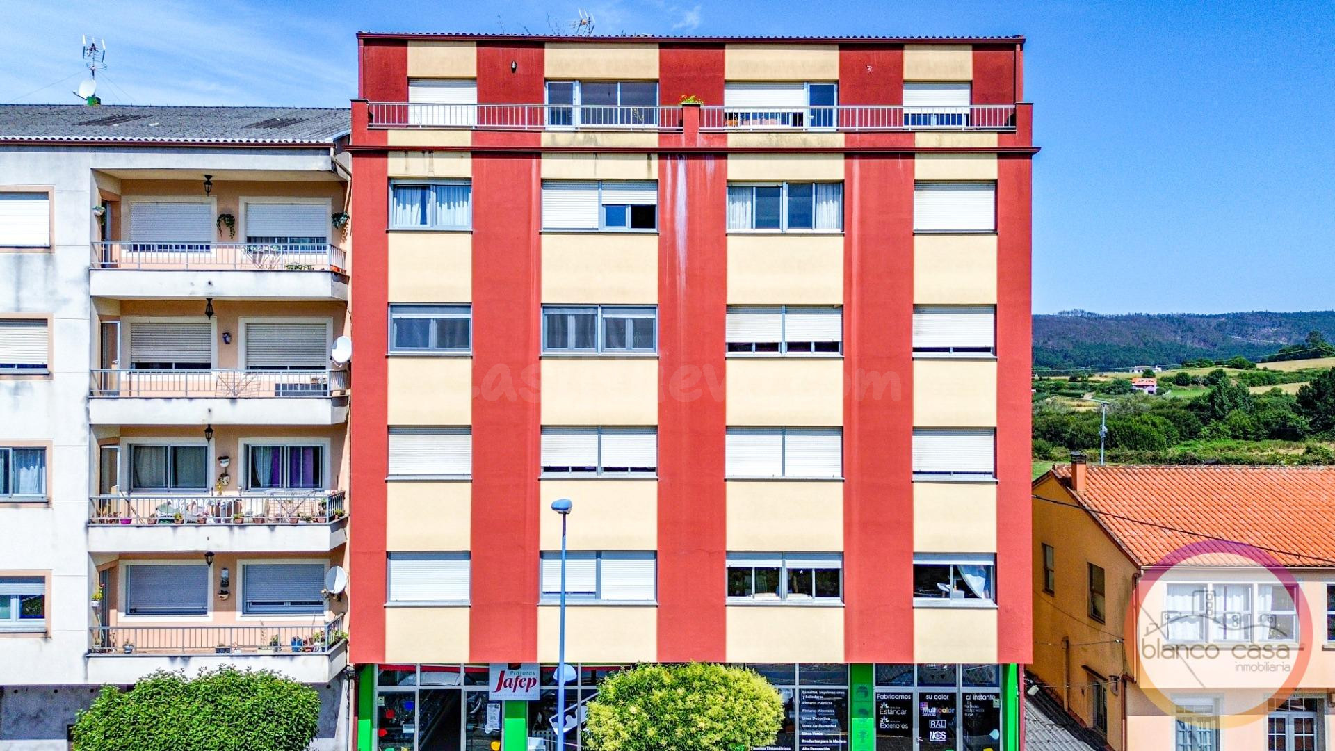 PISO para ENTRAR a VIVIR en  Ponteceso(A Coruña) por 69990€.