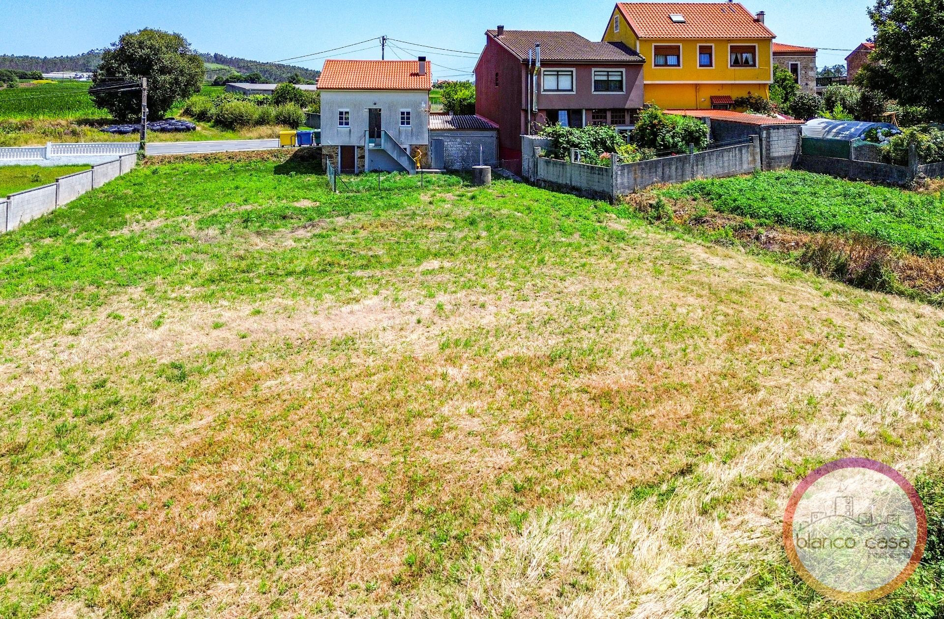 AMPLIO SOLAR en VENTA a 5 Km de la RAZO (Carballo - A Coruña - foto 2