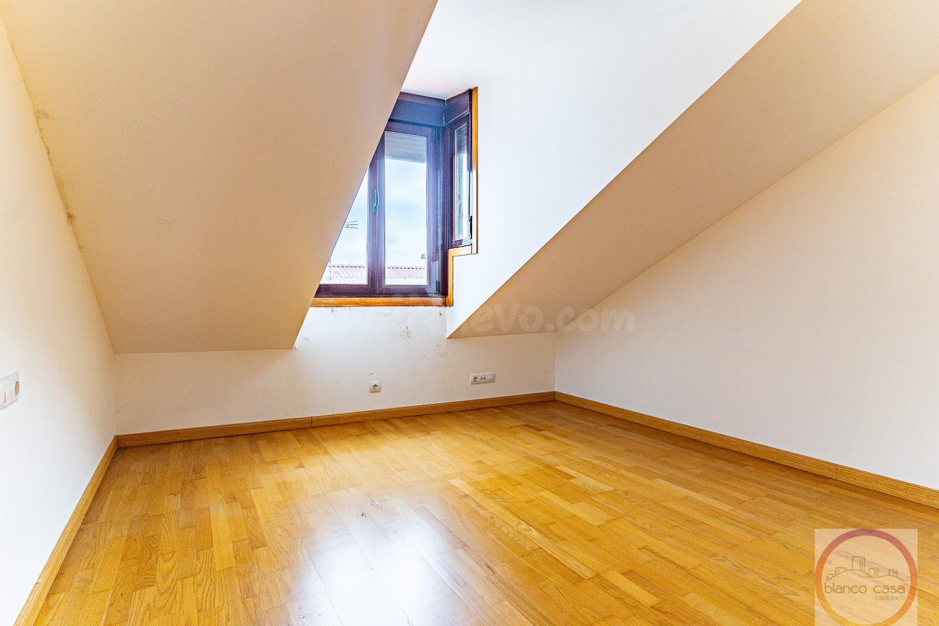 DUPLEX con ASCENSOR+TRASTERO A 200metros del AYUNTAMIENTO de - foto 4