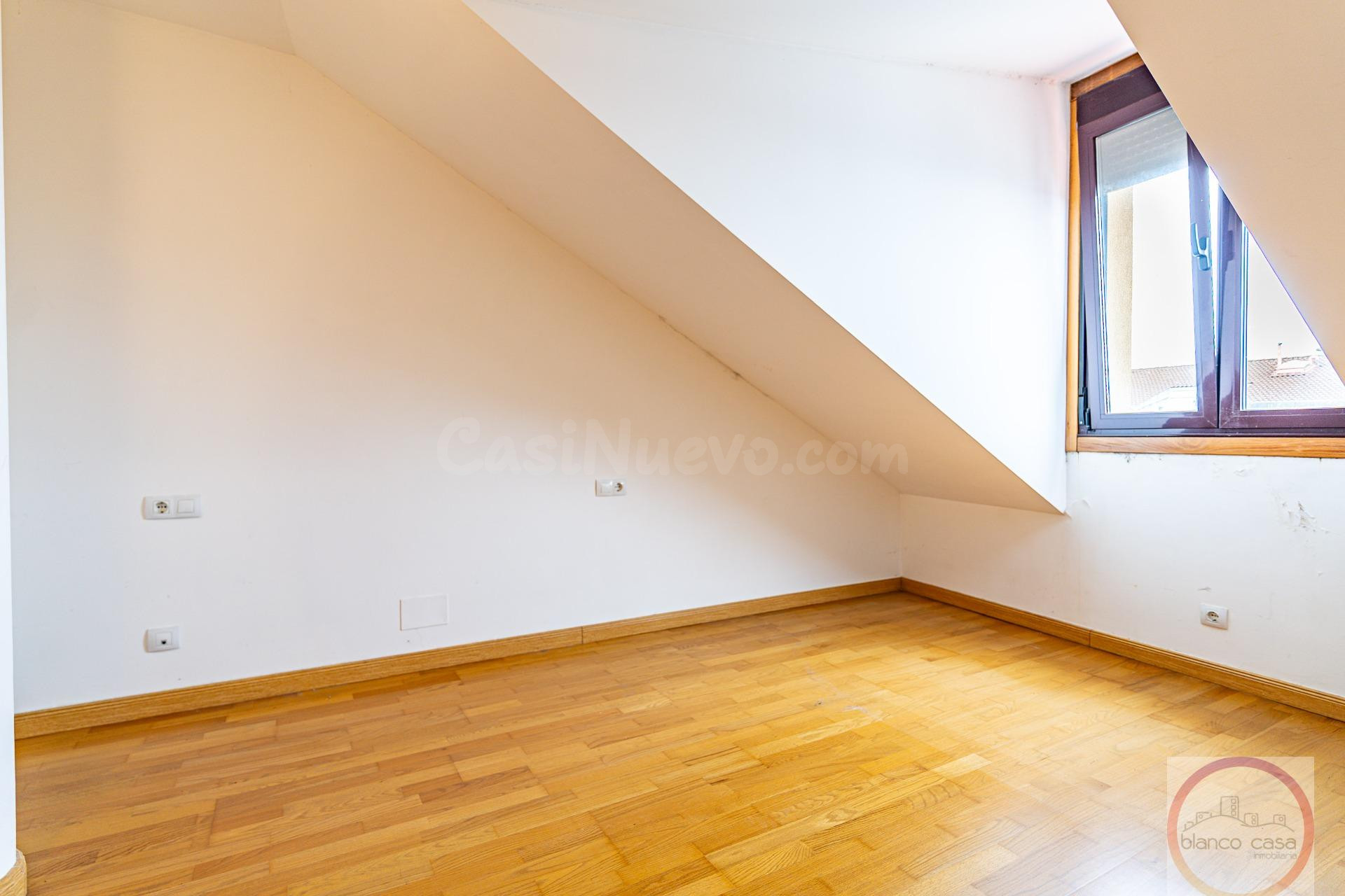 DUPLEX con ASCENSOR+TRASTERO A 200metros del AYUNTAMIENTO de - foto 5