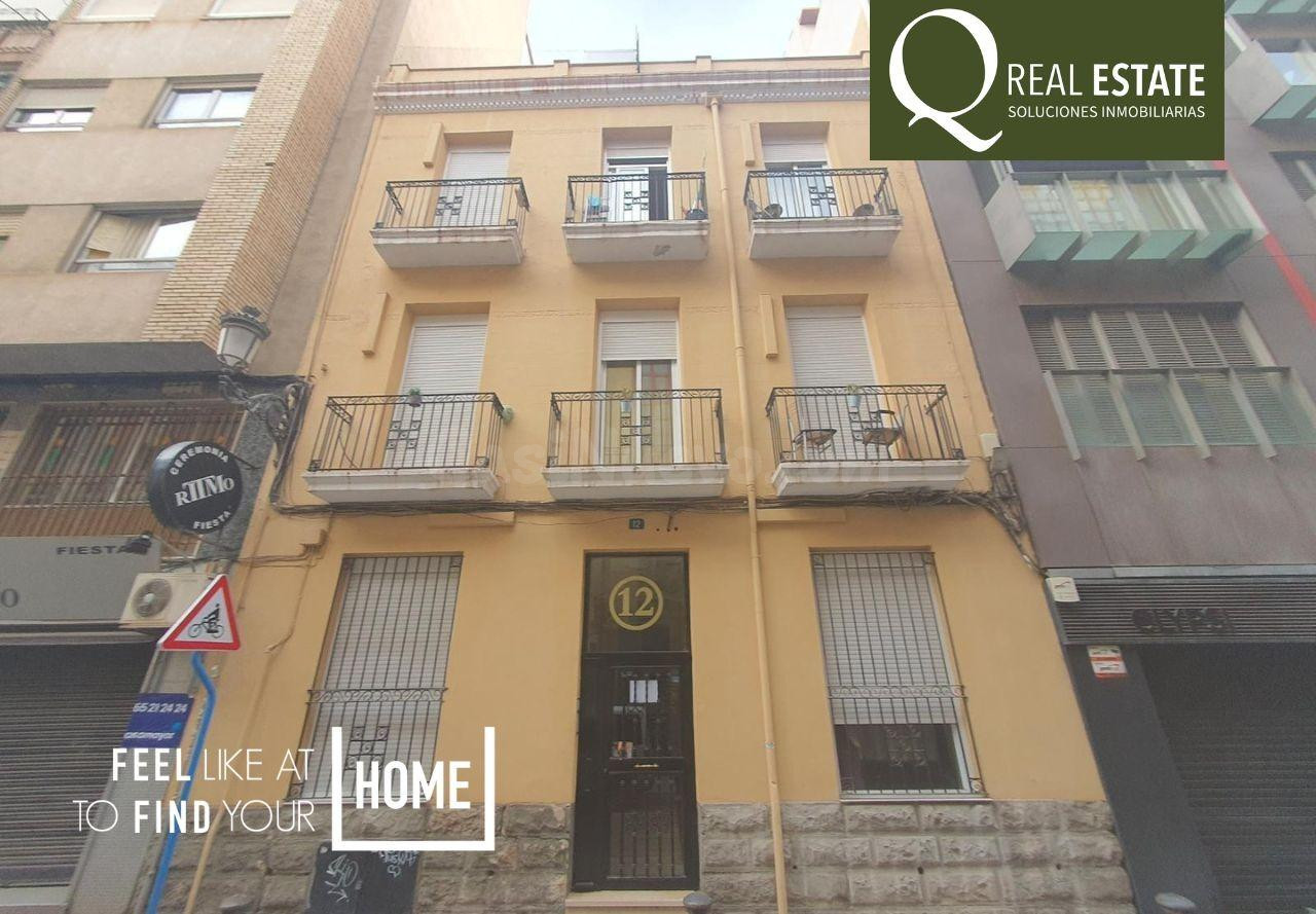 Edificio en el centro de Alicante con 8 viviendas alquiladas y rentabilidad inmediata