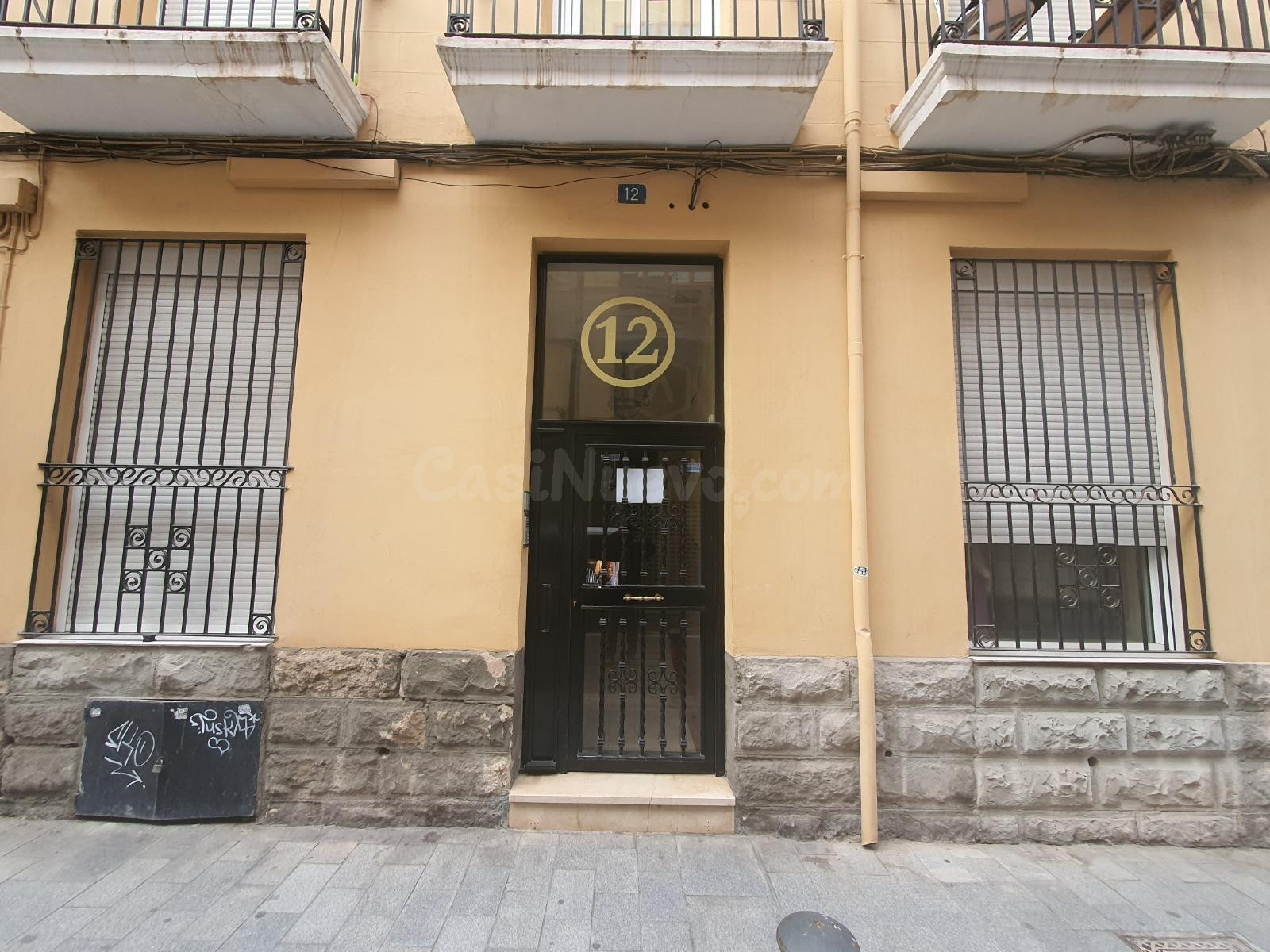 Edificio en el centro de Alicante con 8 viviendas alquiladas - foto 2