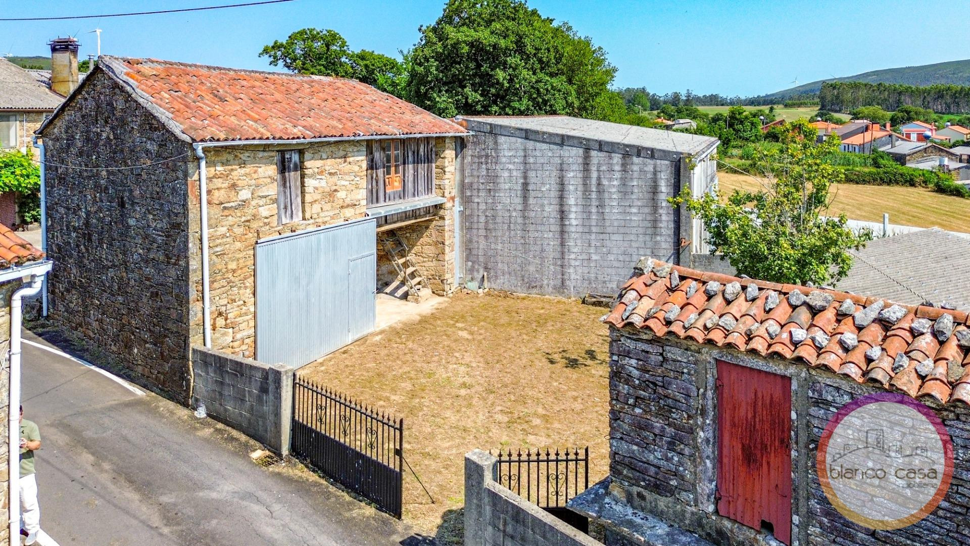 CASA de PIEDRA con HORREO + ALPENDRE en Guldrís (Santa Comba - foto 2