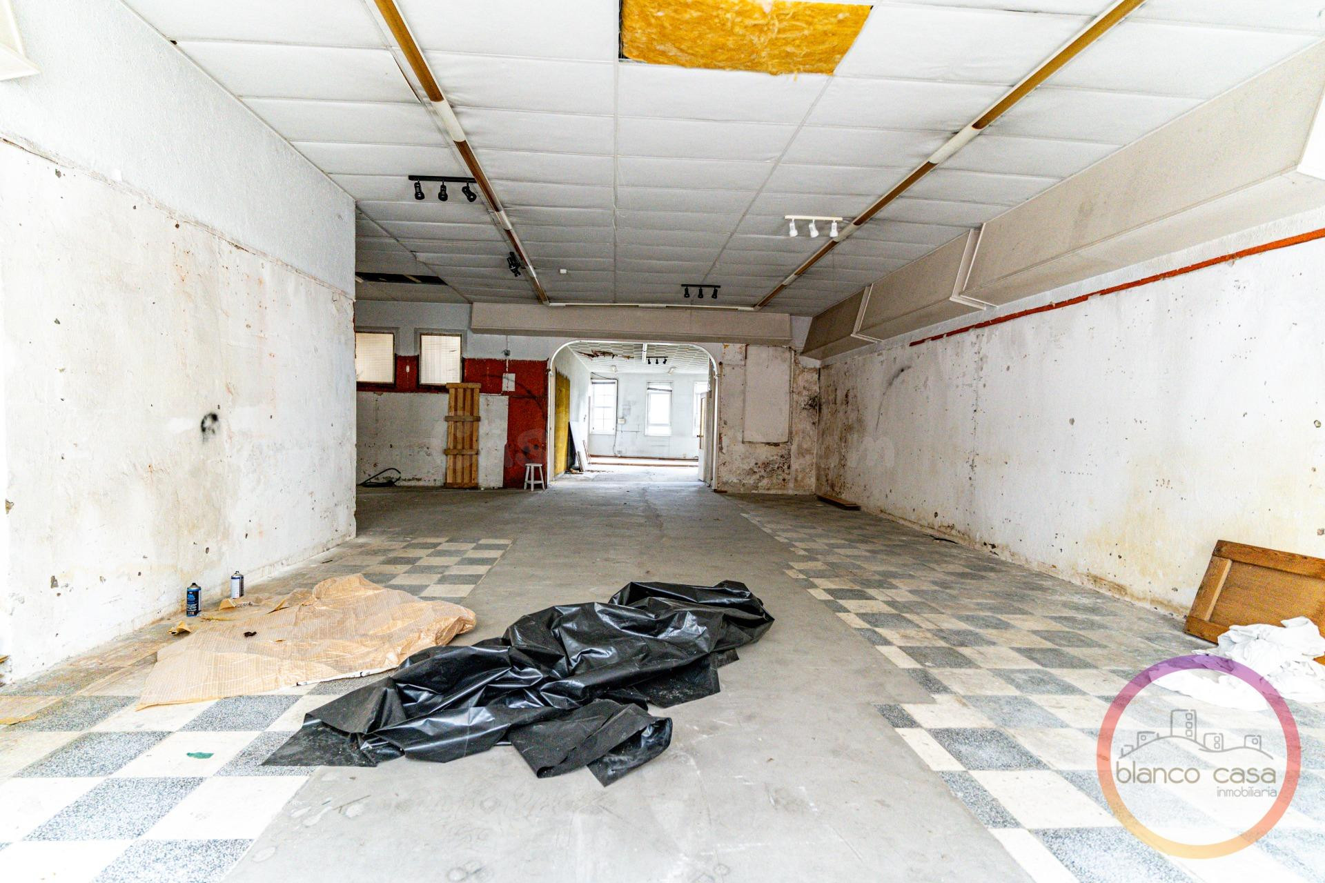 ✨ AMPLIO LOCAL COMERCIAL EN EL CENTRO DE CARBALLO – 450 €/ME - foto 3