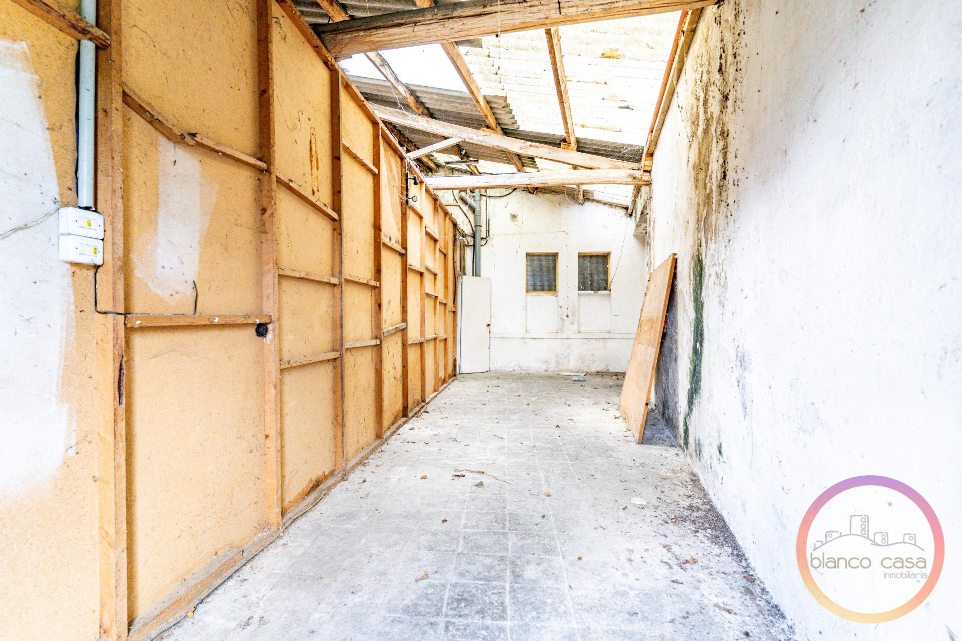 ✨ AMPLIO LOCAL COMERCIAL EN EL CENTRO DE CARBALLO – 450 €/ME - foto 5