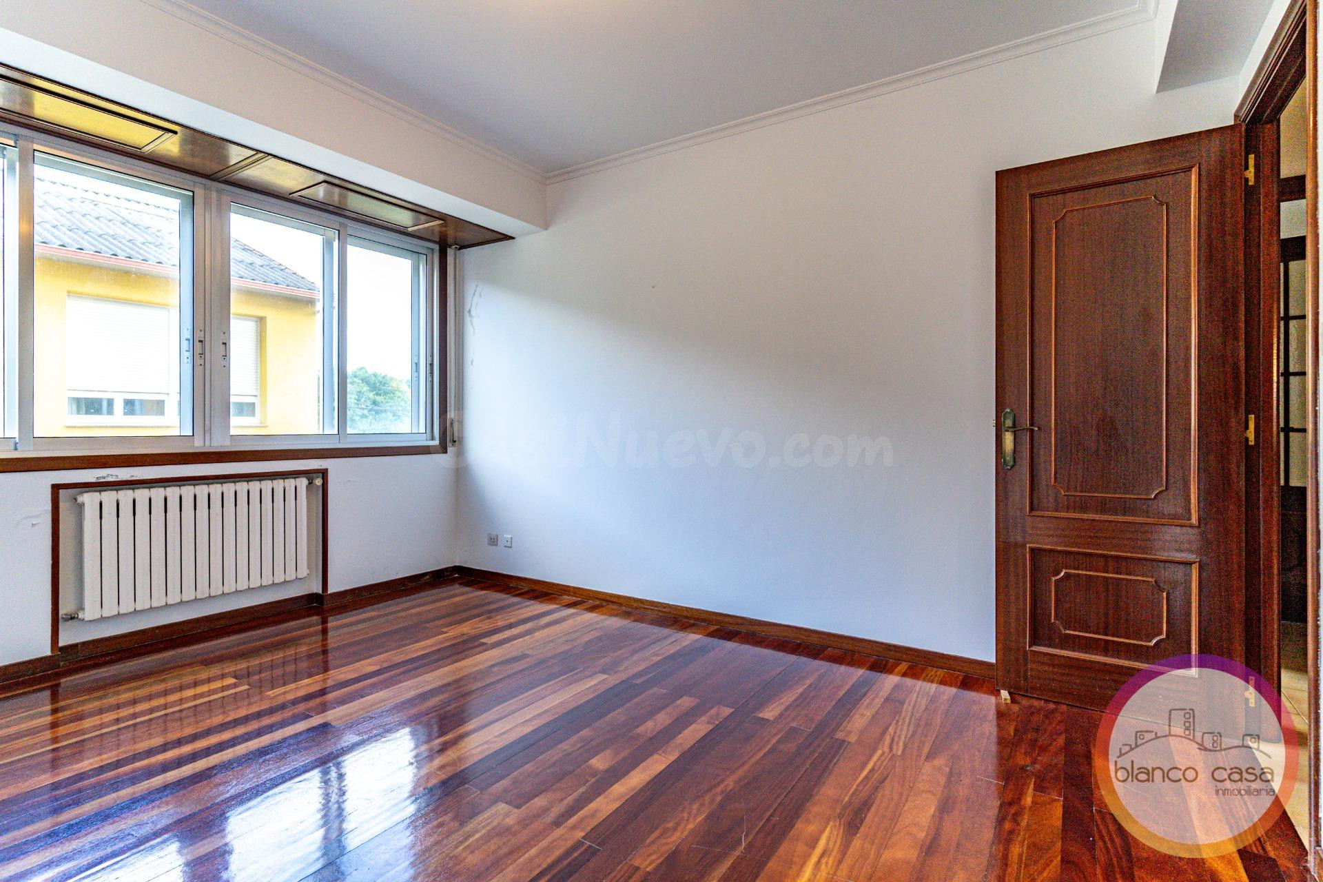 PISO de 140 m2 con TERRAZA en Carballo(A Coruña) por 99.900  - foto 4