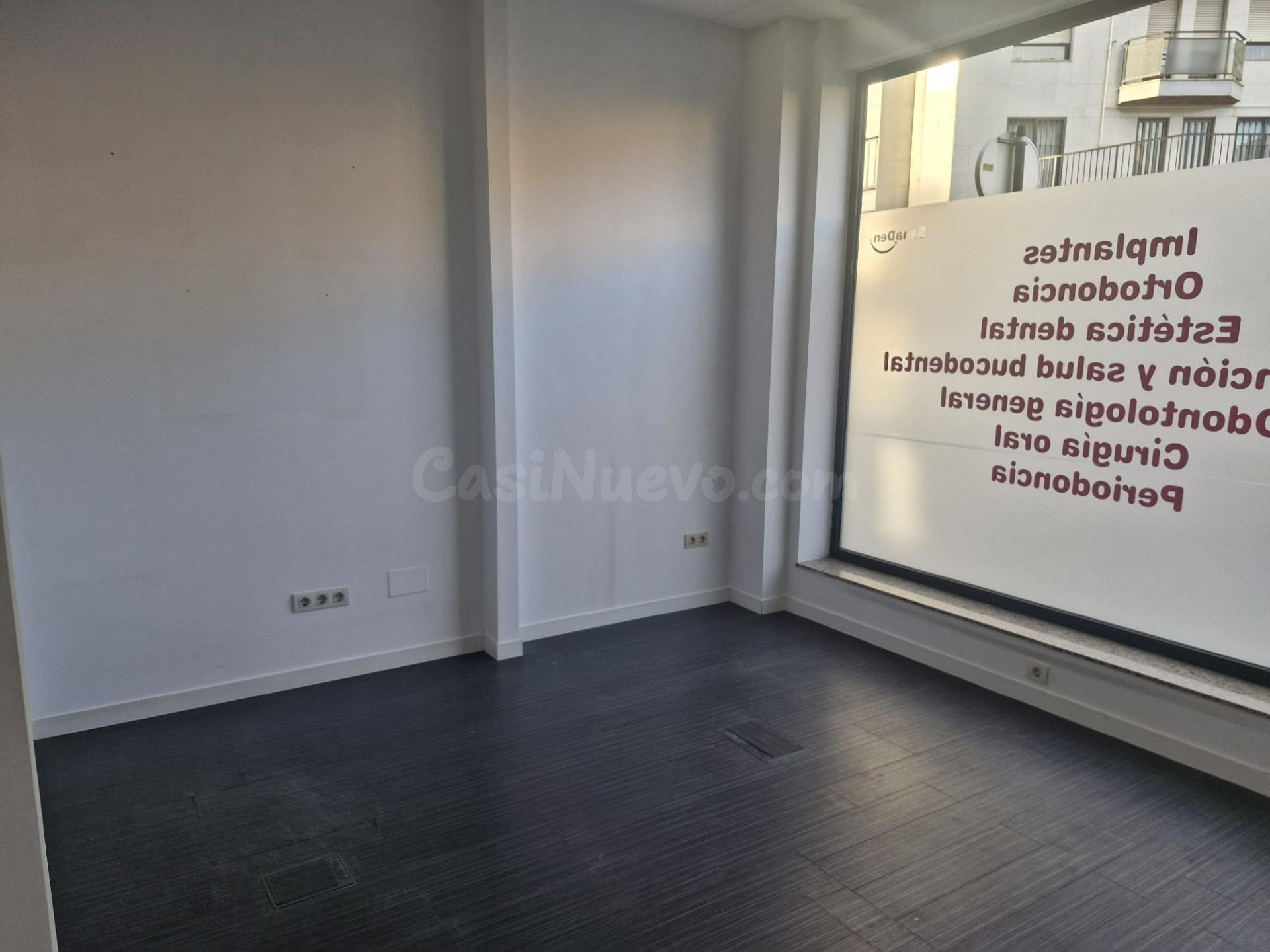 ¡Local Comercial Reformado en el Corazón de Ponferrada! - foto 4