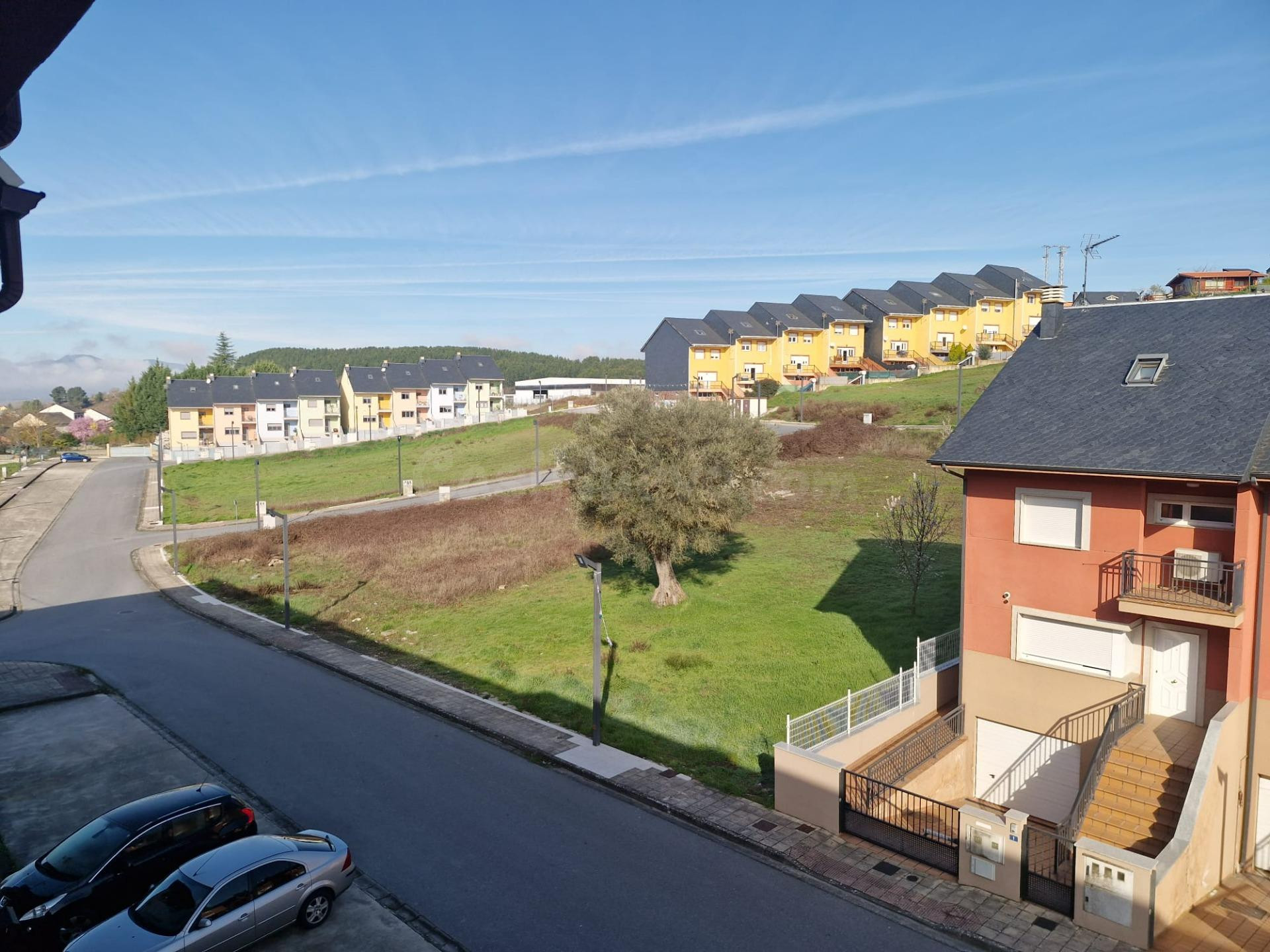 Dúplex Nuevo en Camponaraya - Ideal para Tu Familia por Solo - foto 2