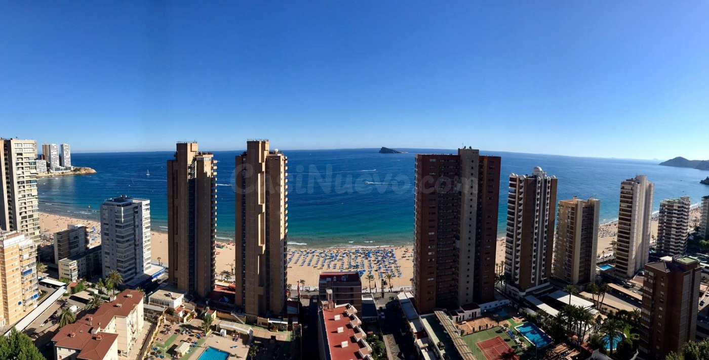 Reformado estudio loft con vistas panorámicos al mar.