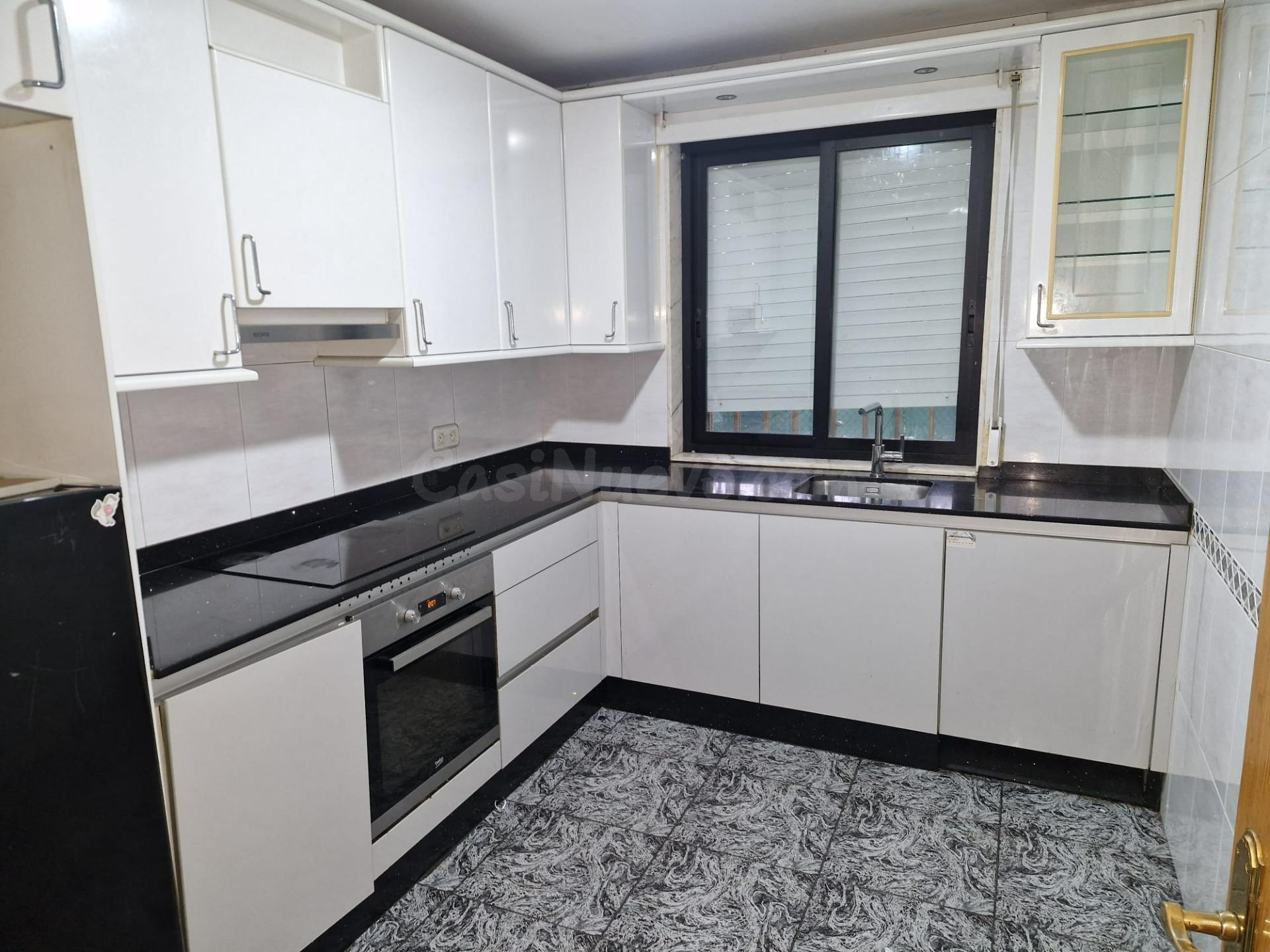 Amplia Casa en Carracedelo: Tu Oportunidad de Renovación a S - foto 5