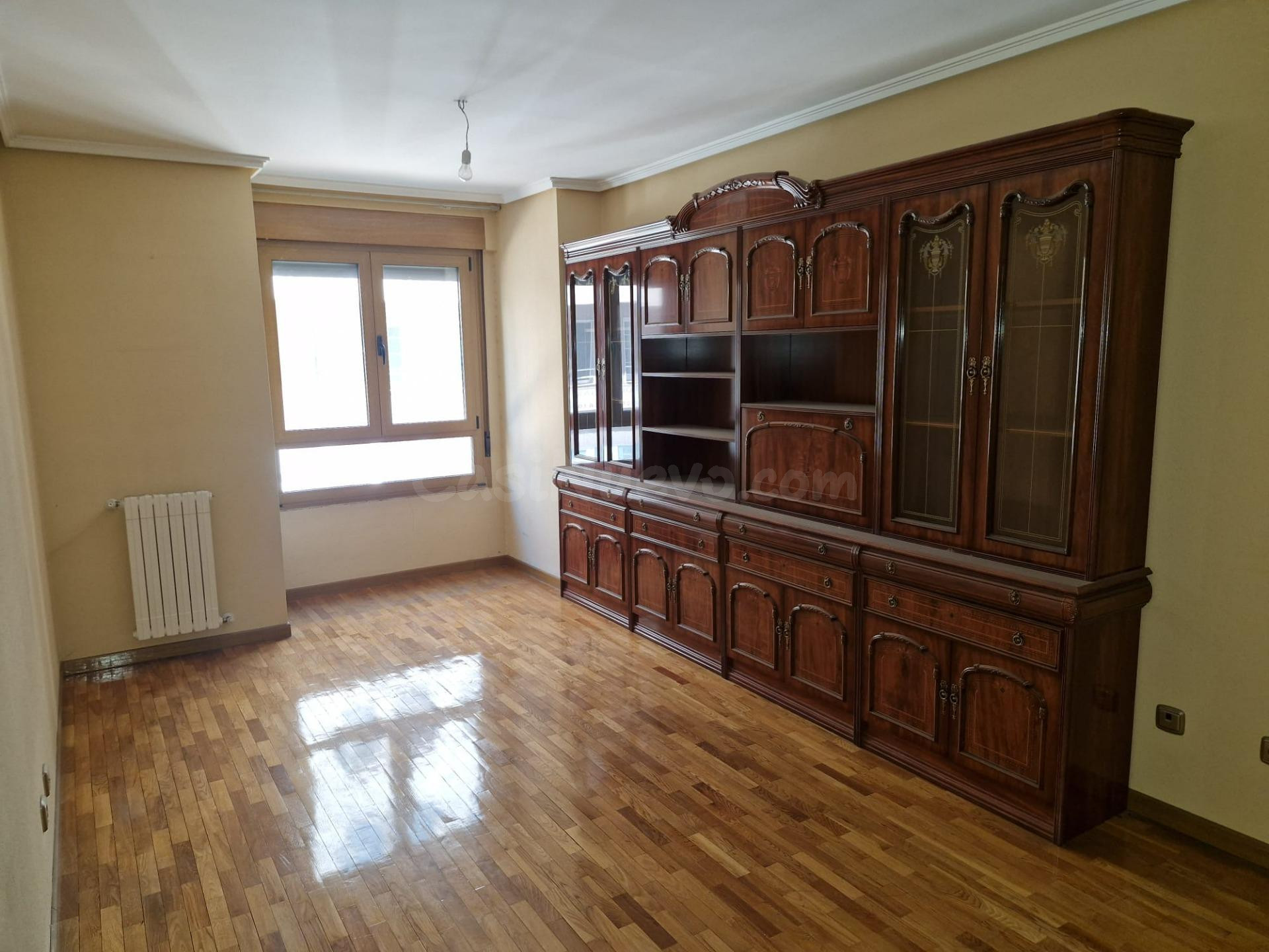 Amplio piso en el corazón de Ponferrada con terraza y parkin - foto 3