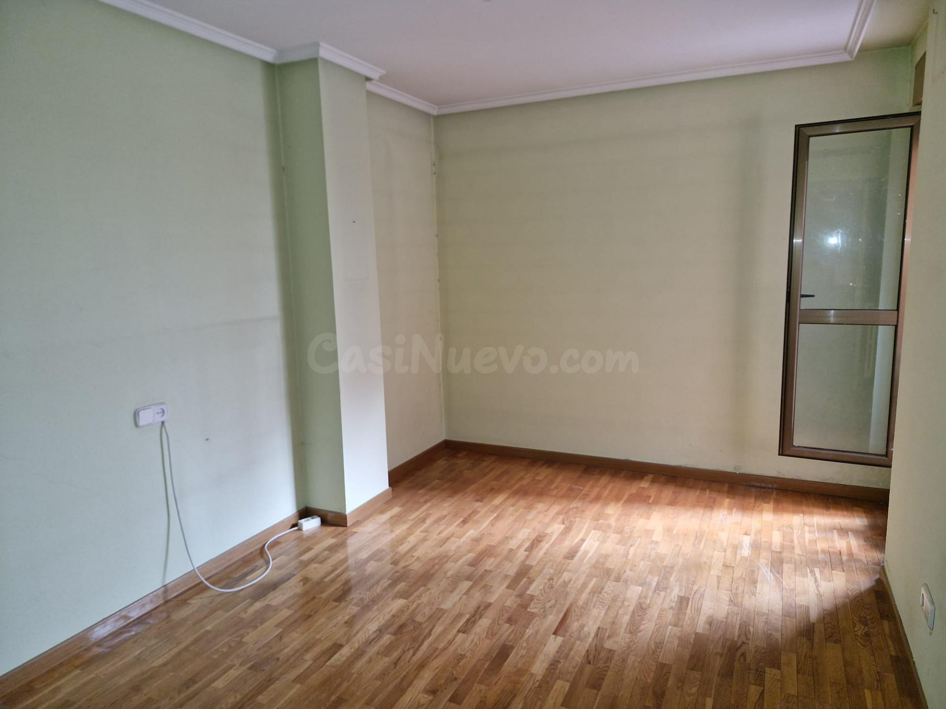 Amplio piso en el corazón de Ponferrada con terraza y parkin - foto 5