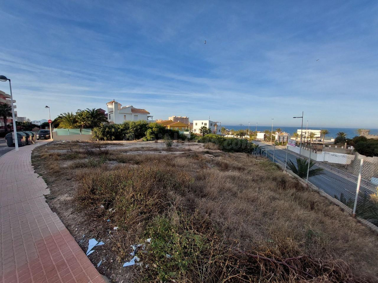 Espectacular terreno en venta en La Manga del Mar Menor