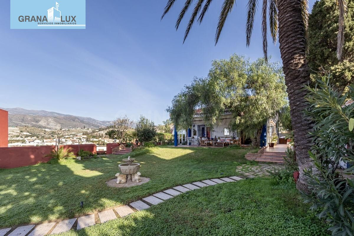 CASA SINGULAR CON JARDIN Y VISTAS A LA BAHIA DE LA HERRADURA - foto 3
