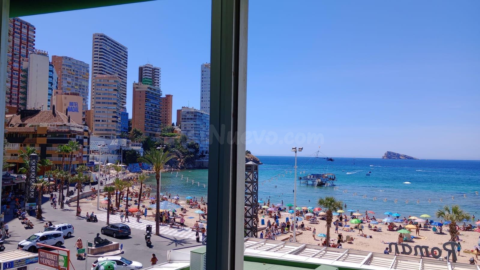 Lujoso piso con 4 dormitorios en 1 Línea playa Levante con v - foto 2