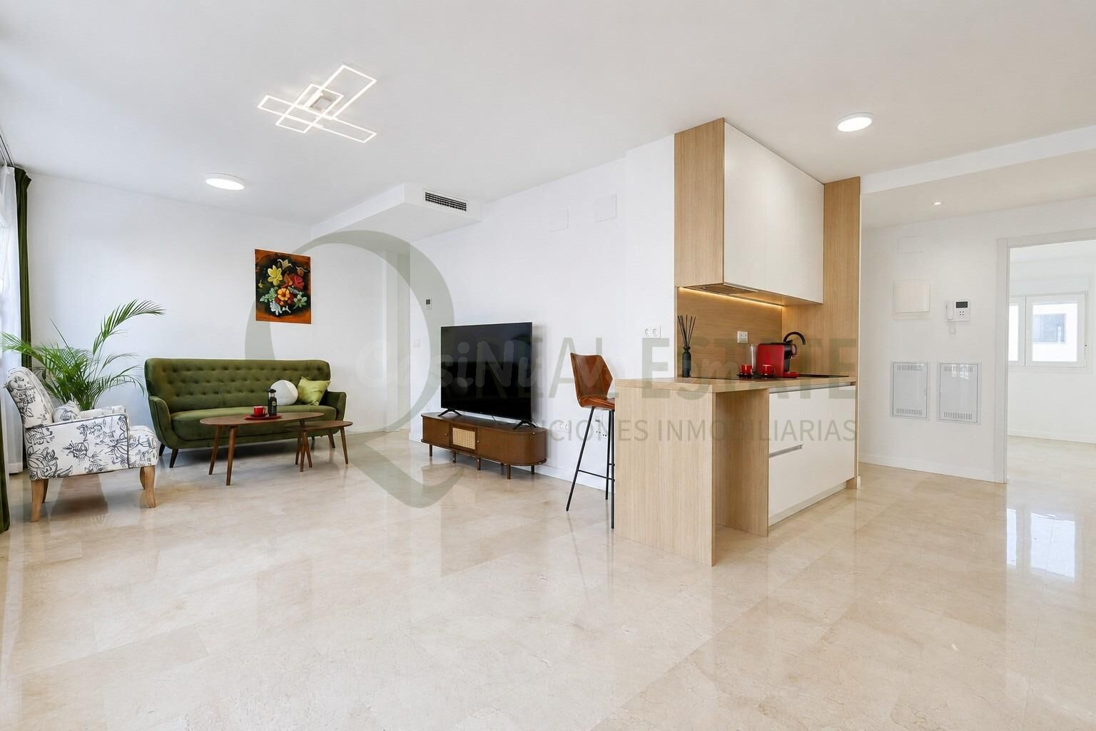 Ático reformado con gran terraza en Alicante – 2 dormitorios - foto 4