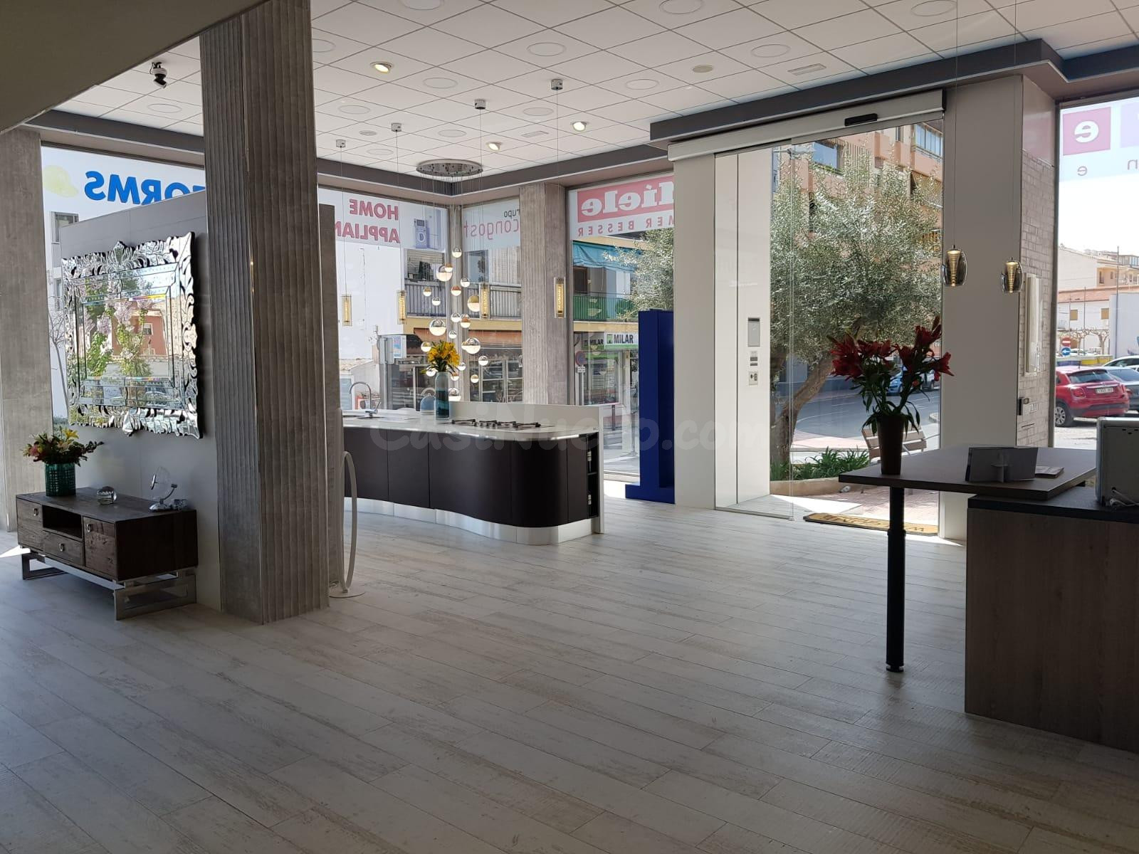 Fantástico local comercial en pleno corazón de Alfaz del Pi 