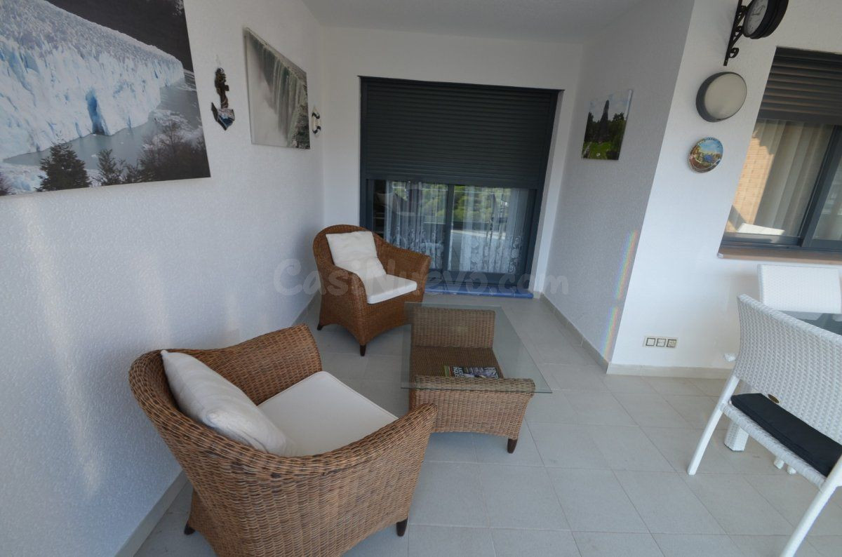 SE ALQUILA POR TEMPORADA ÁTICO DE DOS DORMITORIOS EN CALA VI - foto 2