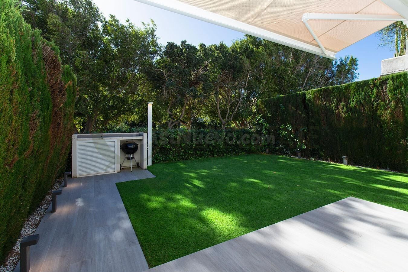 Bungalow en venta en Playa de San Juan con jardín y piscina. - foto 3