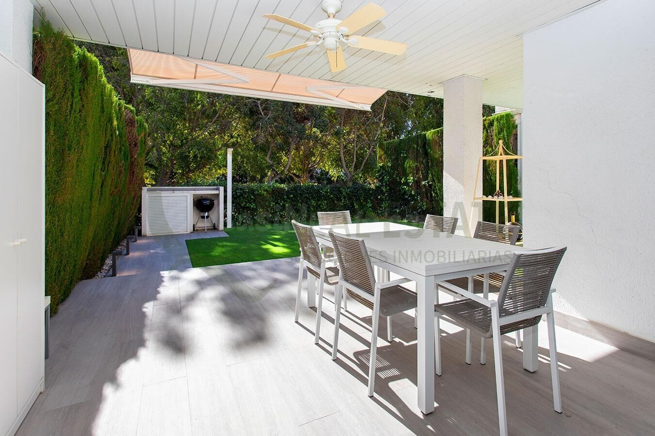 Bungalow en venta en Playa de San Juan con jardín y piscina. - foto 5