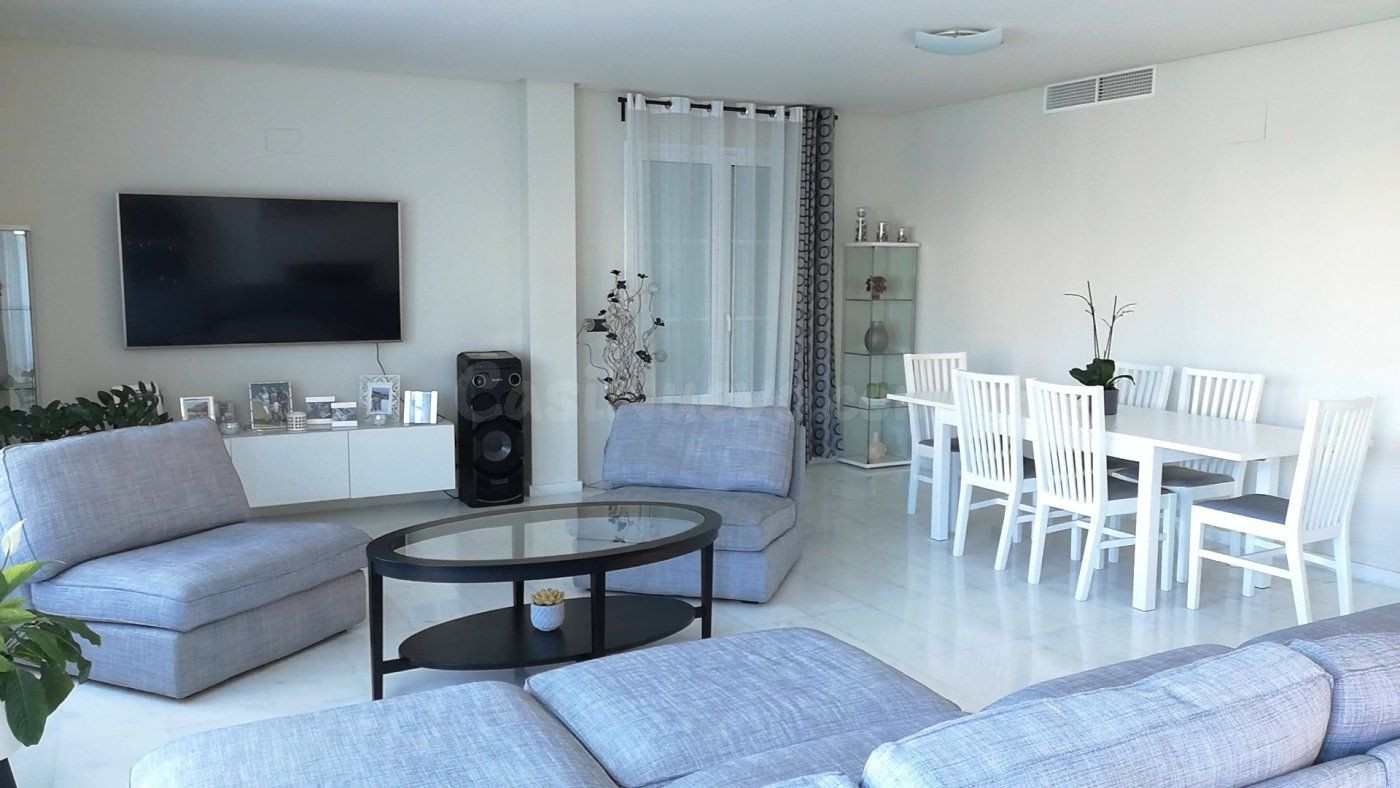 SE VENDE VILLA DE LUJO CON PISCINA PROPIA EN ZONA DE SIERRA  - foto 2