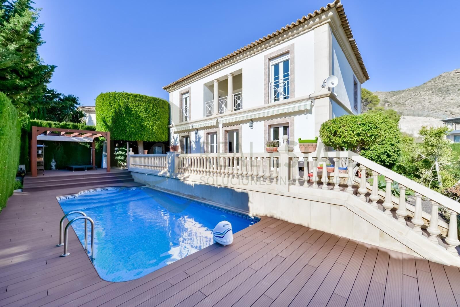 Elegancia mediterránea con vistas al mar y montaña a 5 minut - foto 3