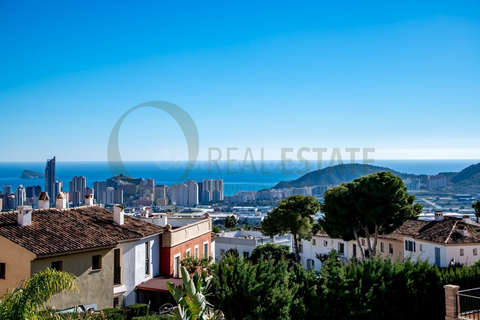 Elegancia mediterránea con vistas al mar y montaña a 5 minut - foto 4