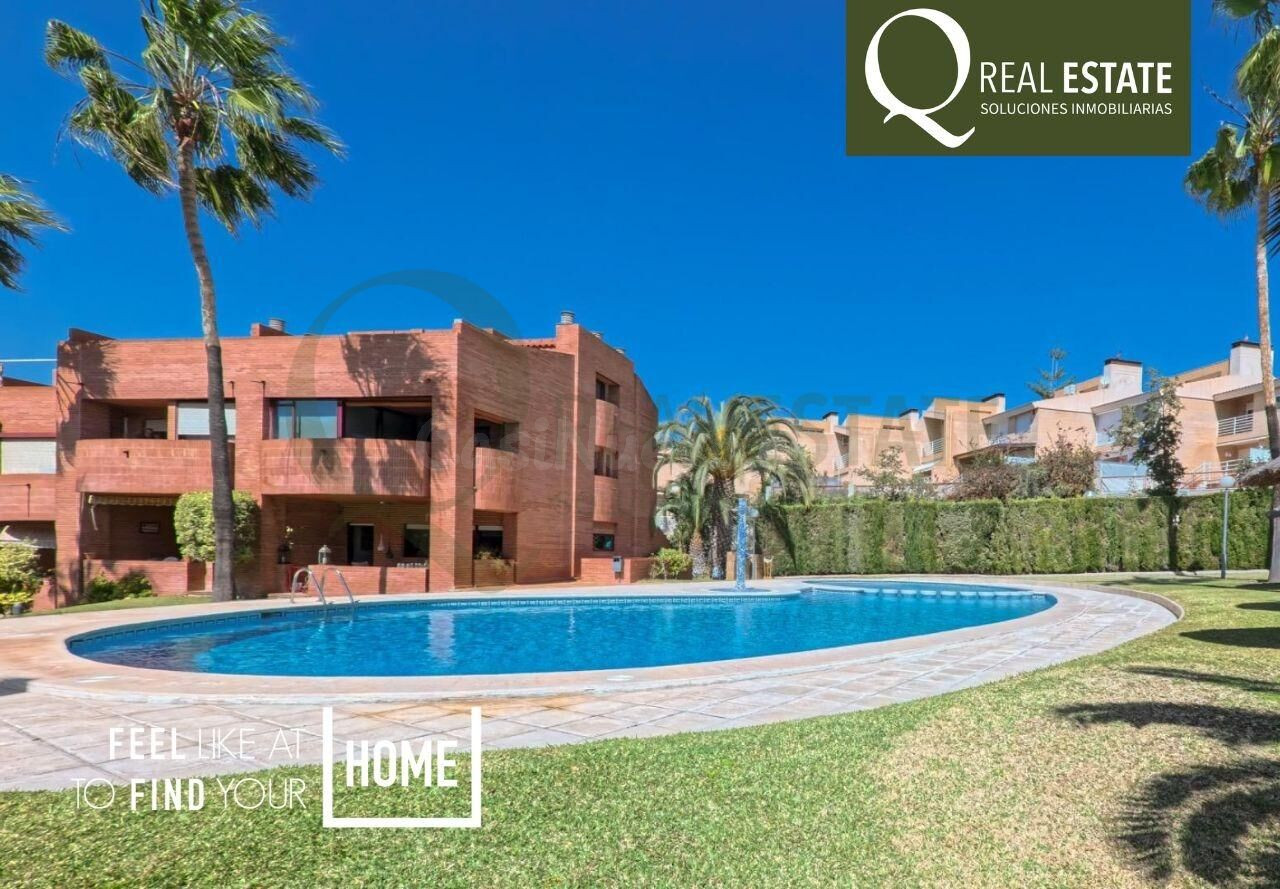 Chalet adosado en Cabo de las Huertas con terrazas y a pocos