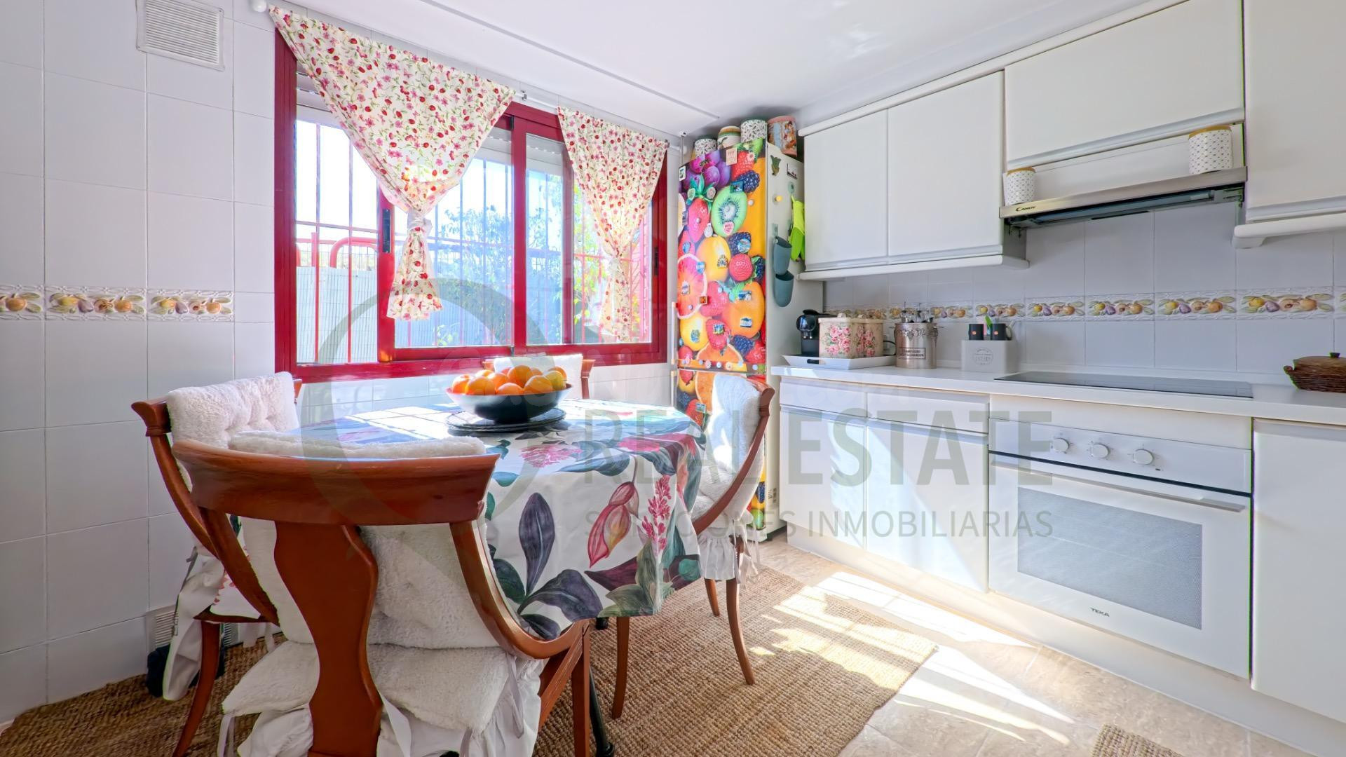 Chalet adosado en Cabo de las Huertas con terrazas y a pocos - foto 4
