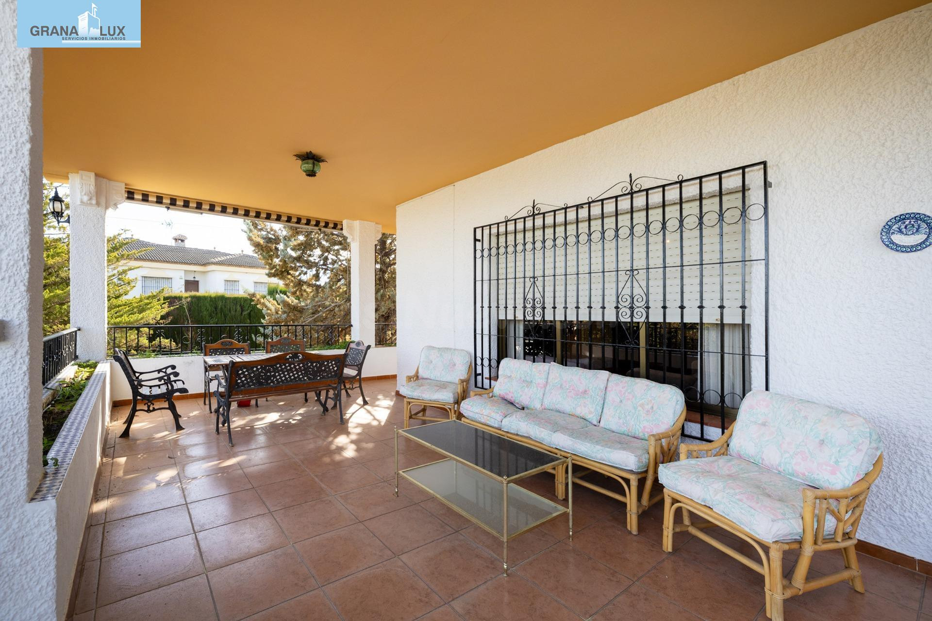 Estupendo chalet en urbanización Los Alixares de Otura - foto 3