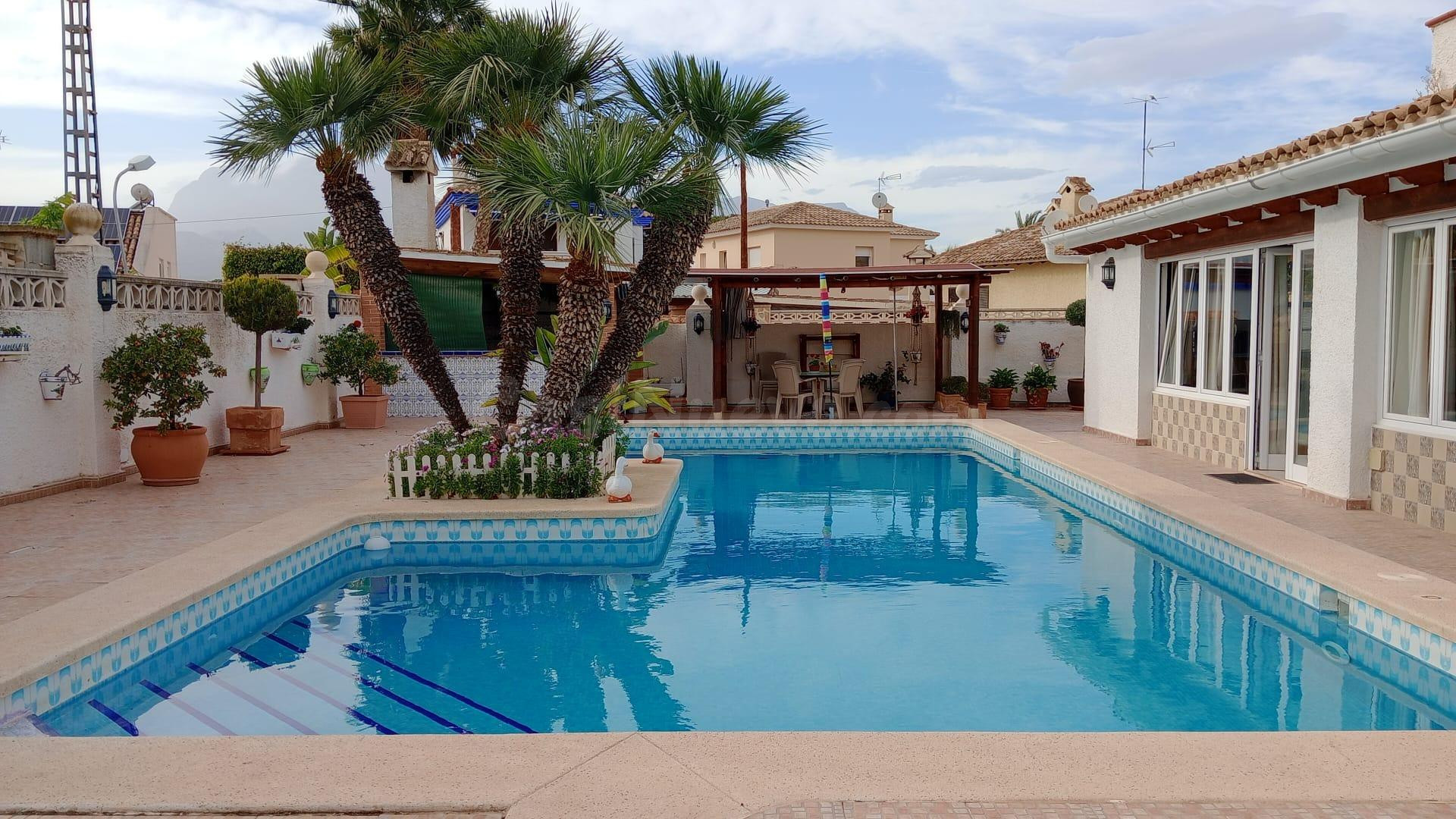Gran chalet independiente en lujosa urbanización Rocas Blanc - foto 4