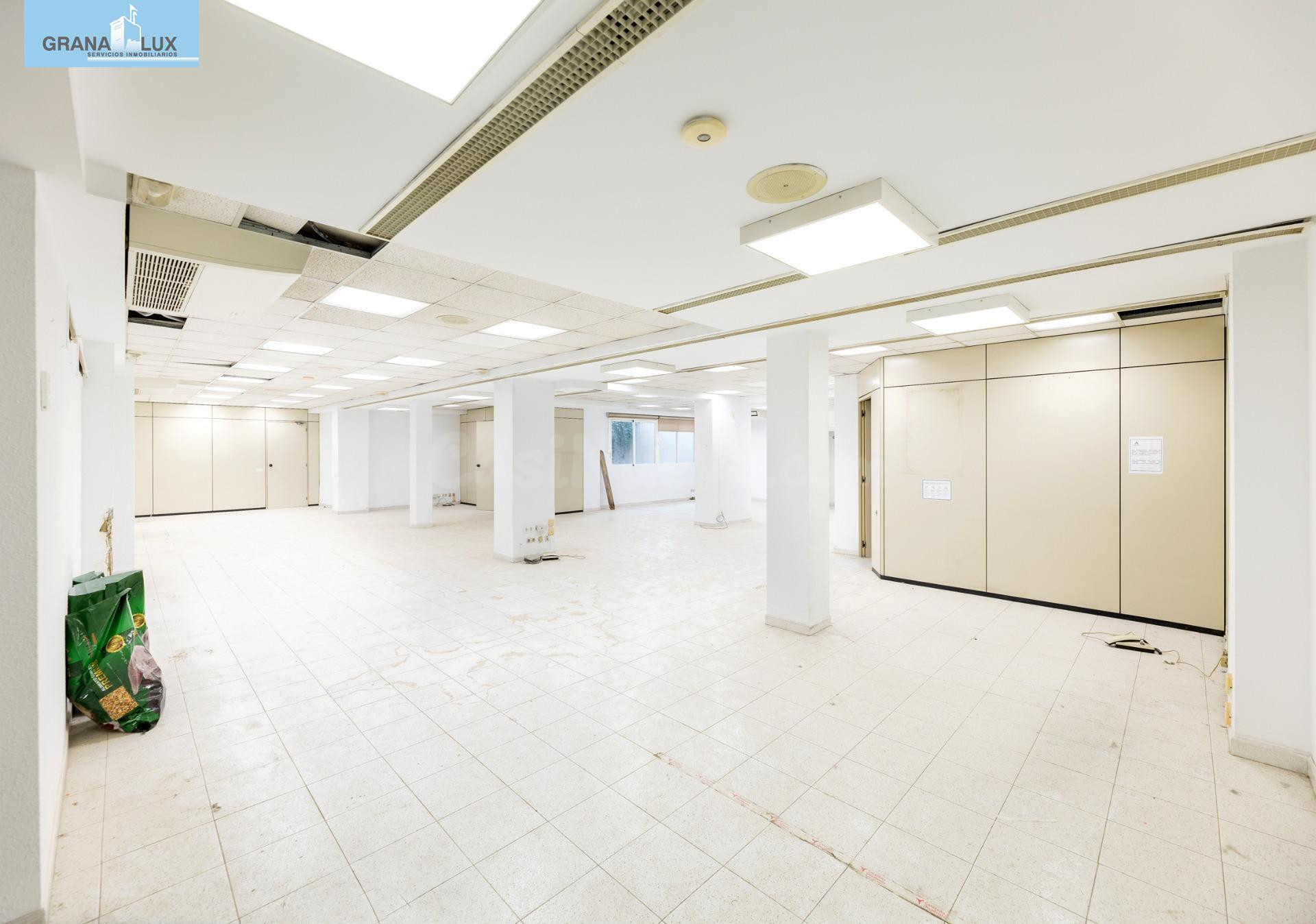 Local 377 m2 en Gran Vía – Centro Granada - foto 3