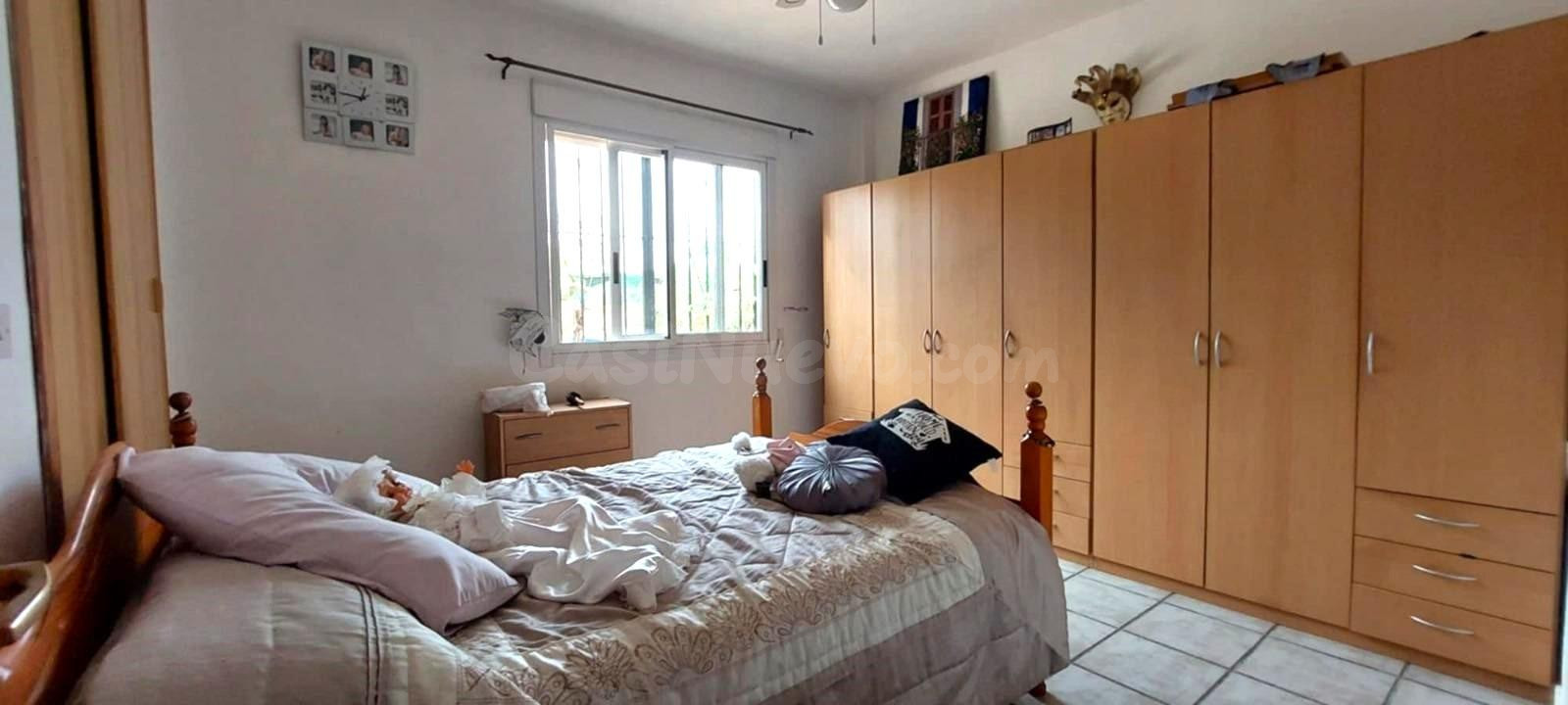 SE VENDE CHALET DE 3 DORMITORIOS CON PISCINA PROPIA EN ORCHE - foto 2
