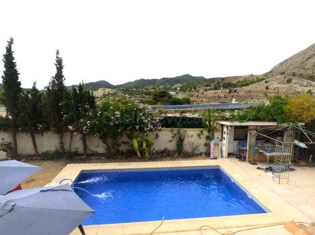 SE VENDE CHALET DE 3 DORMITORIOS CON PISCINA PROPIA EN ORCHE - foto 3
