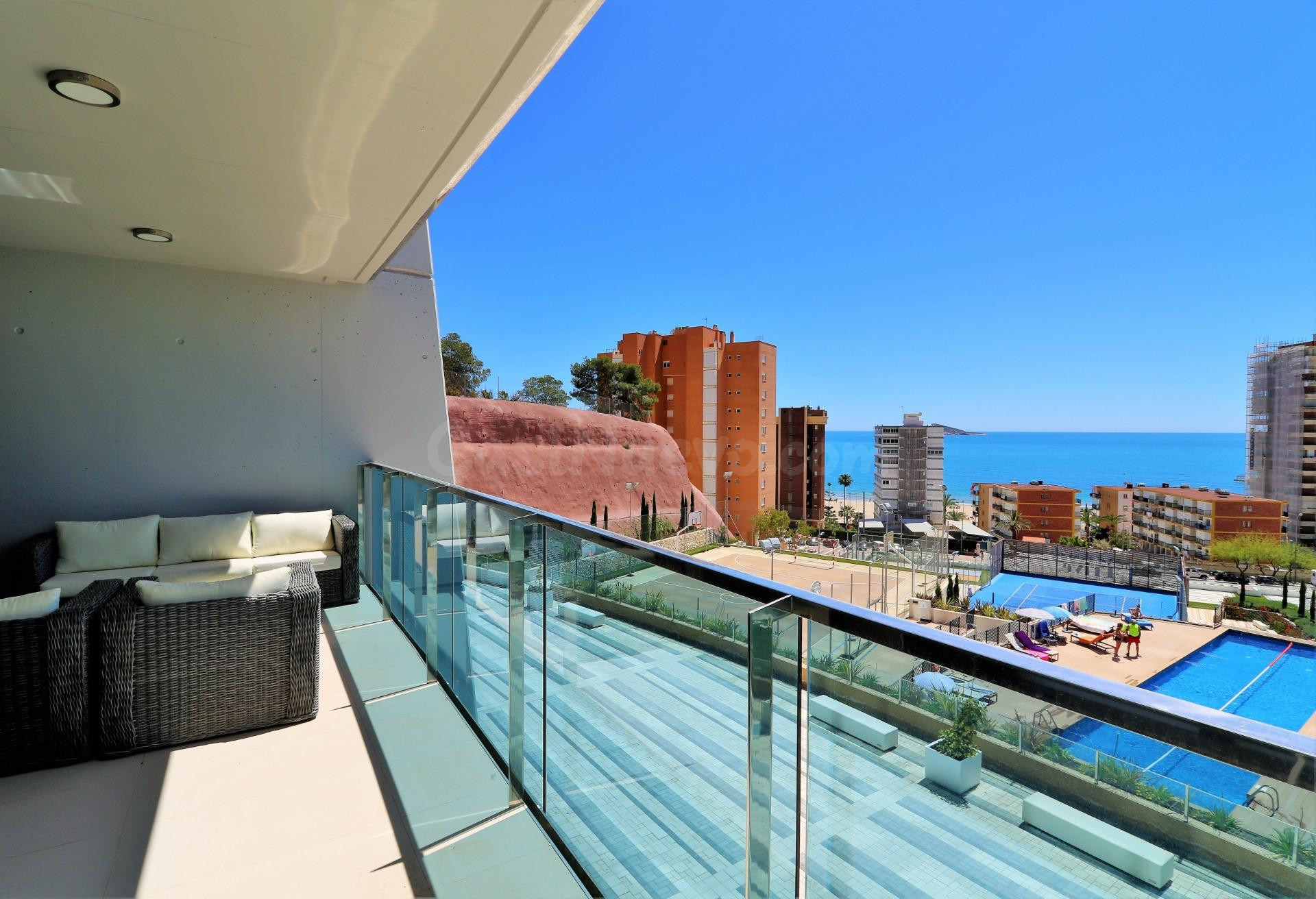 SE VENDE PISO DE 2 DORMITORIOS CON VISTAS AL MAR Y PLAZA DE  - foto 4